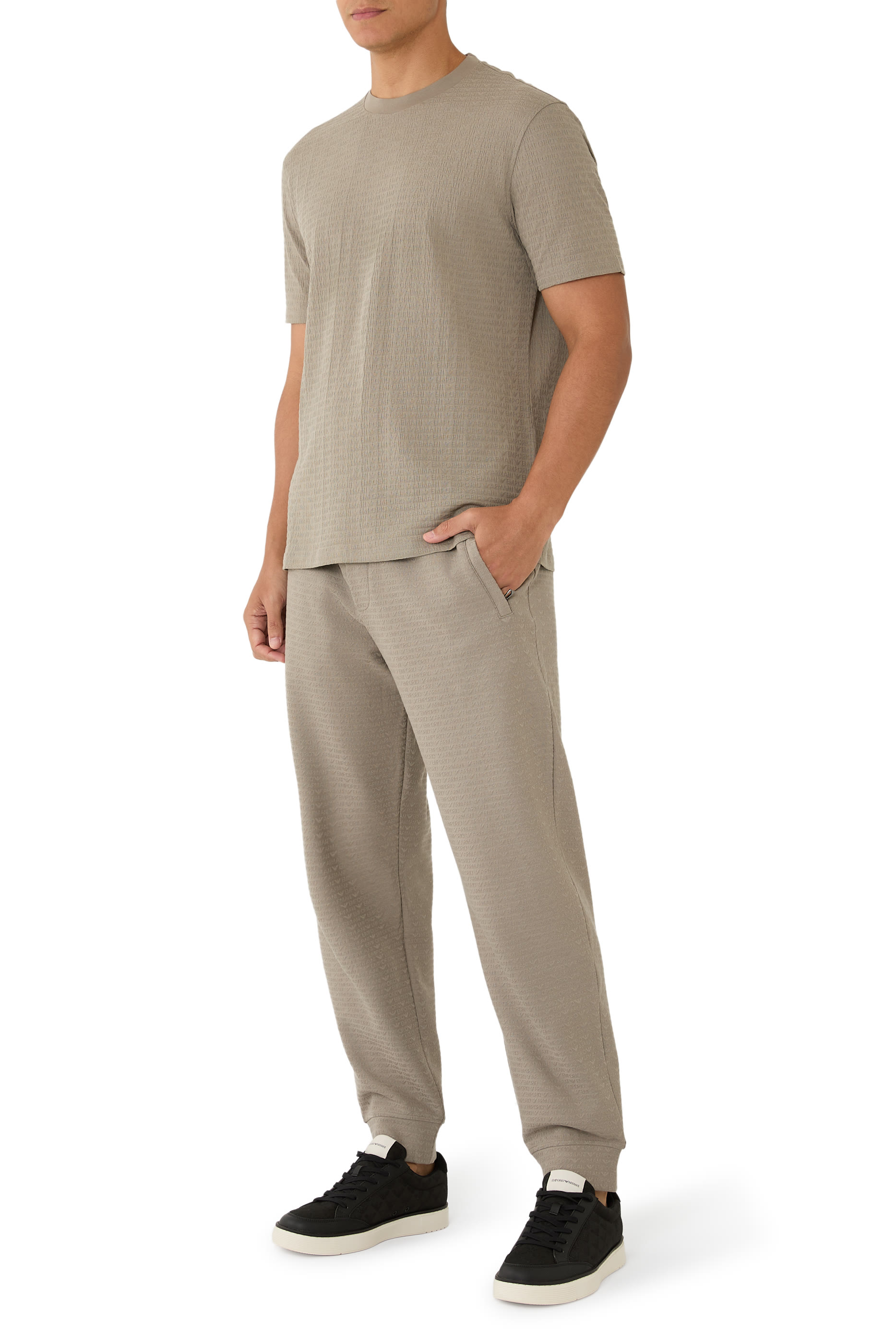 سنيكرز بشعار الماركة شمواه