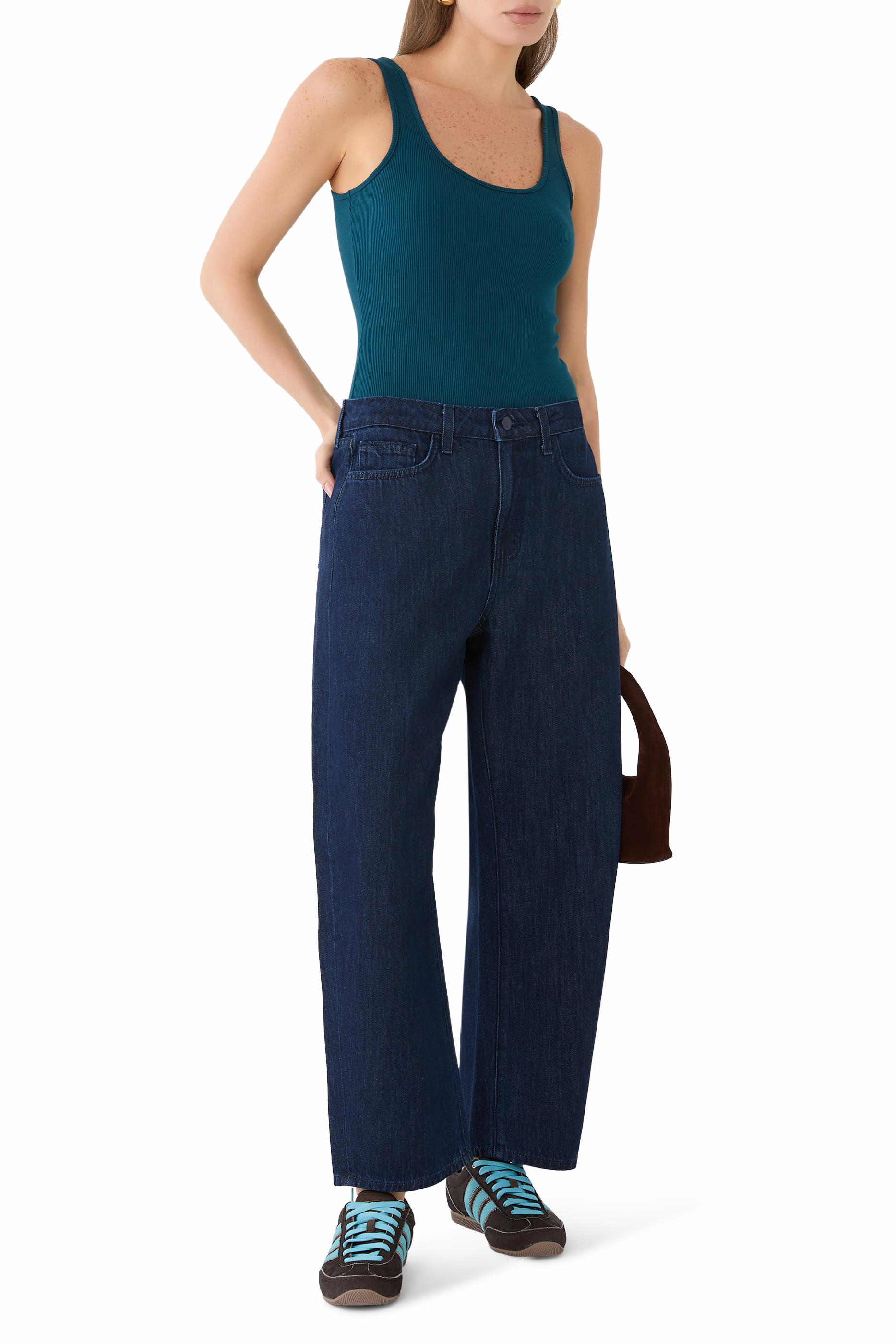 بودي سوت نيكا بياقة عميقة