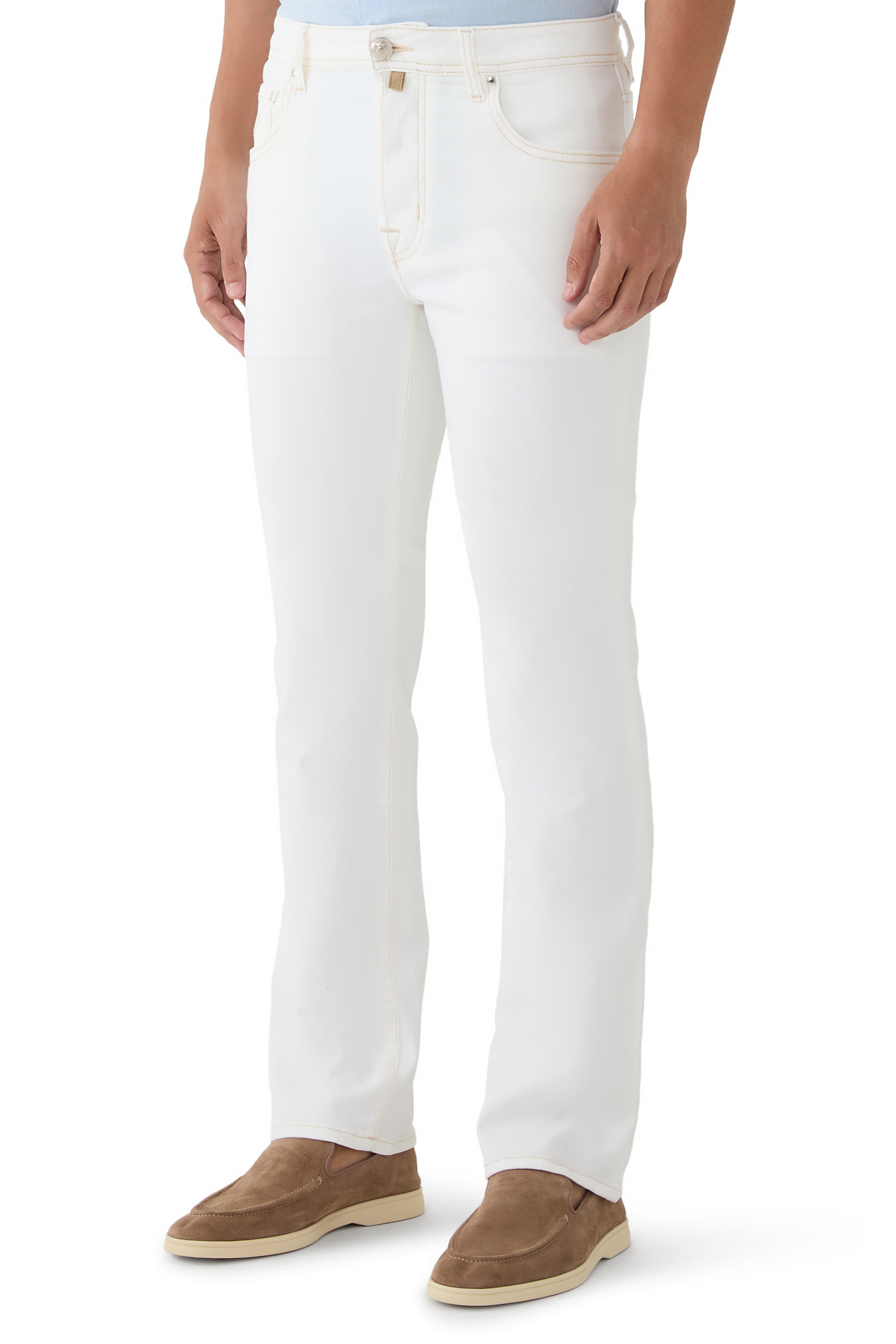 بنطال بخمس جيوب وقصة ضيقة