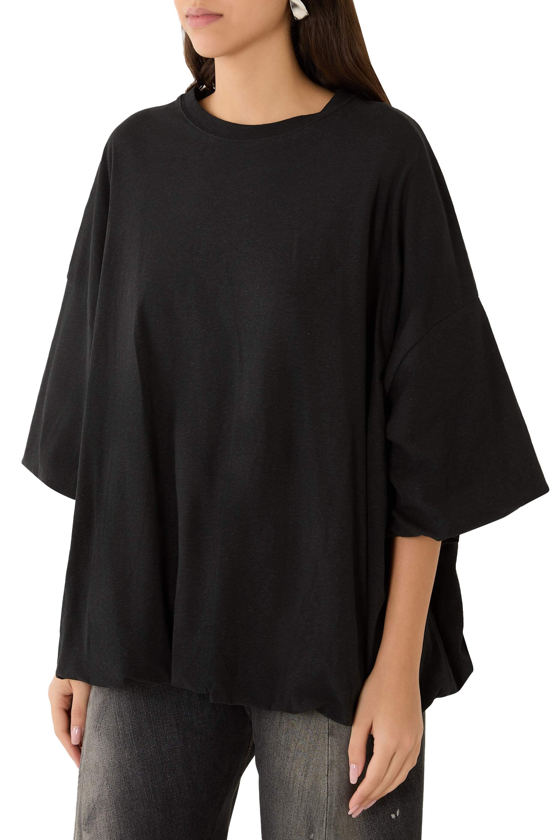 تيشيرت بشعار الماركة وتفاصيل كشكش