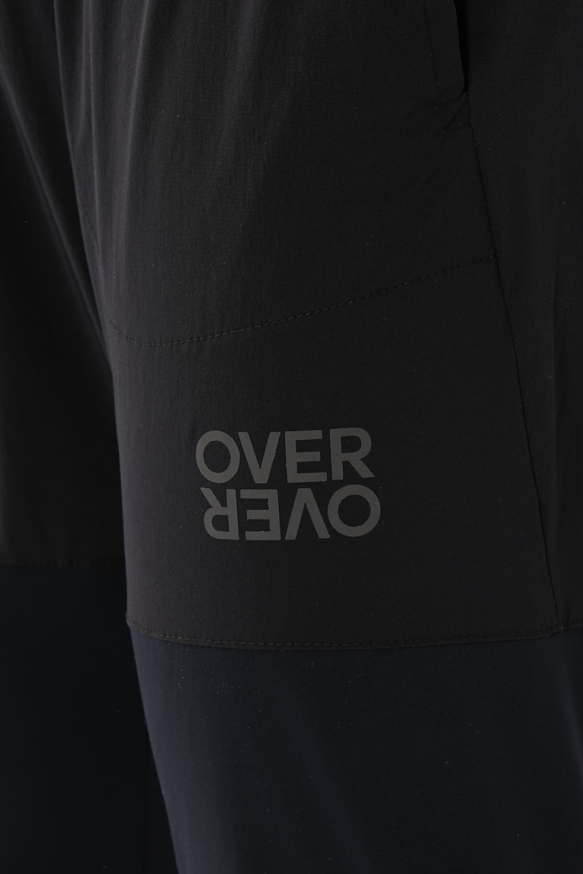 بنطال رياضي بشعار الماركة