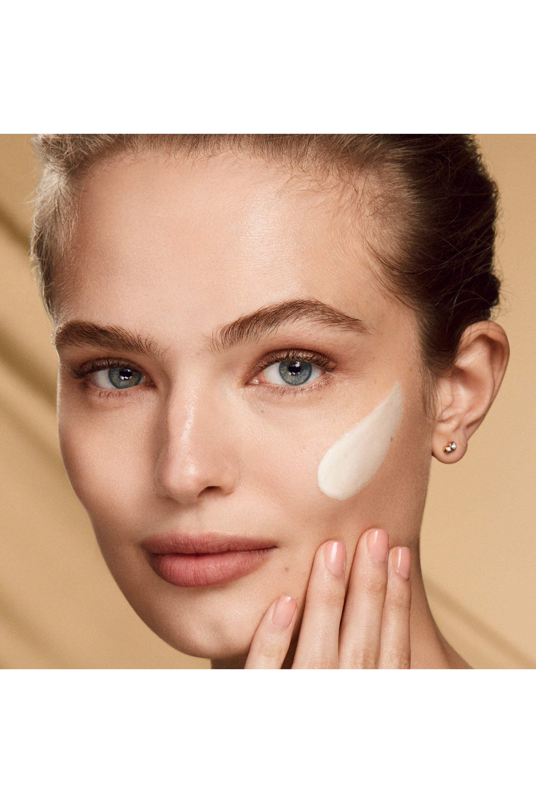 كريم ريفايتالايزينغ سوبريم+ لتعزيز شباب البشرة