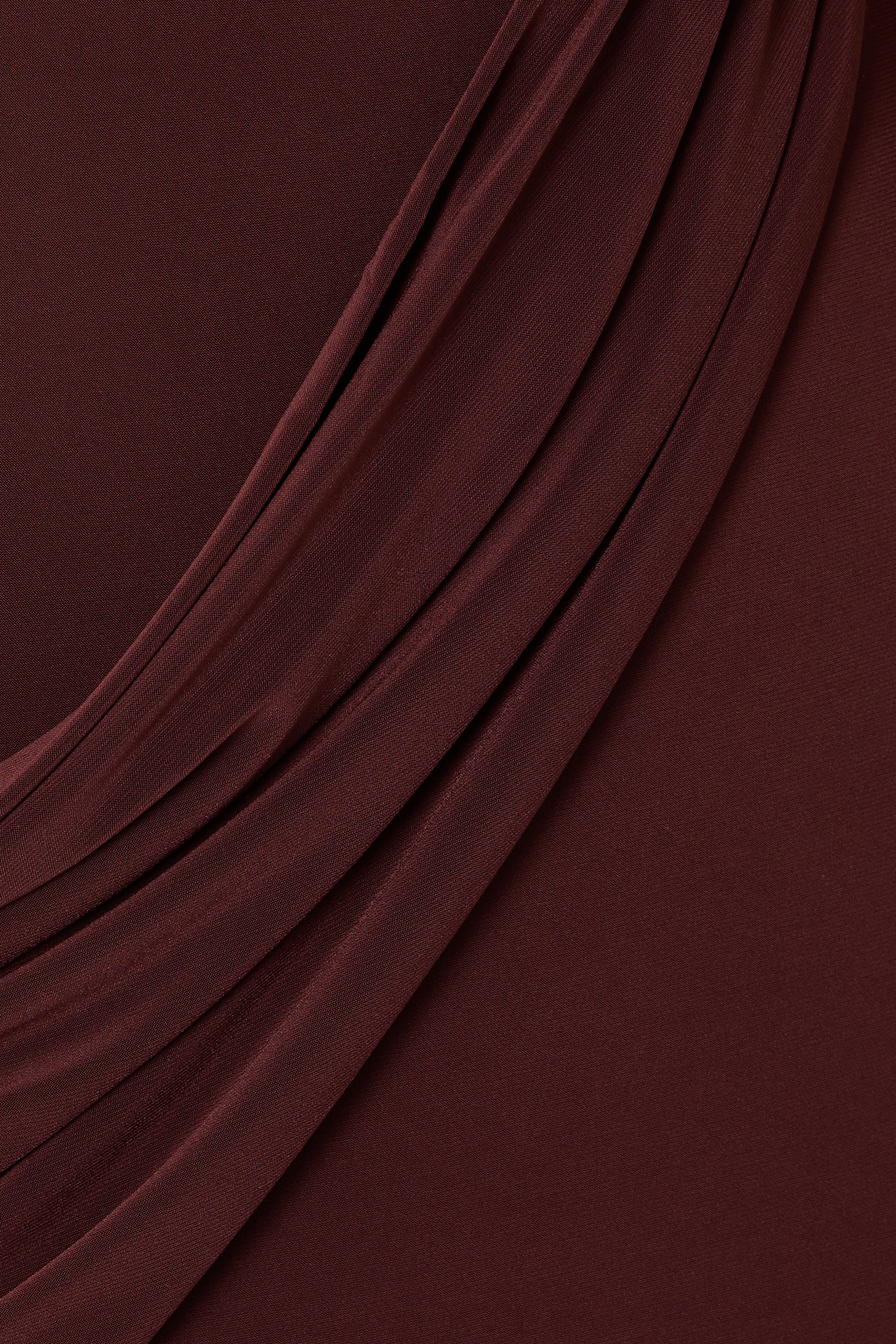 فستان تروبيك طويل بياقة عالية وكم كاب طويل