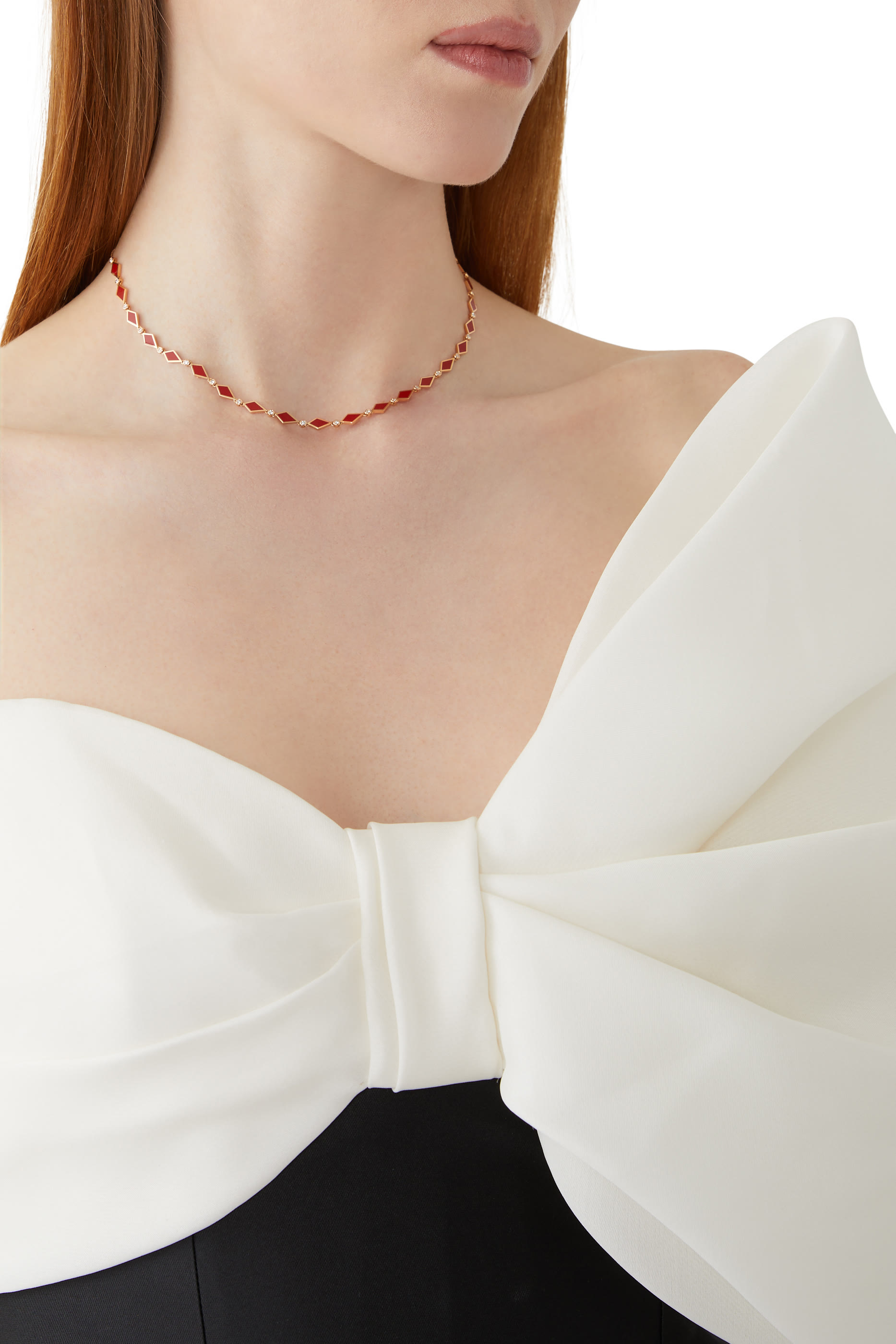 قلادة موزاييك مرصعة بالماس بمينا ذهب وردي عيار 18