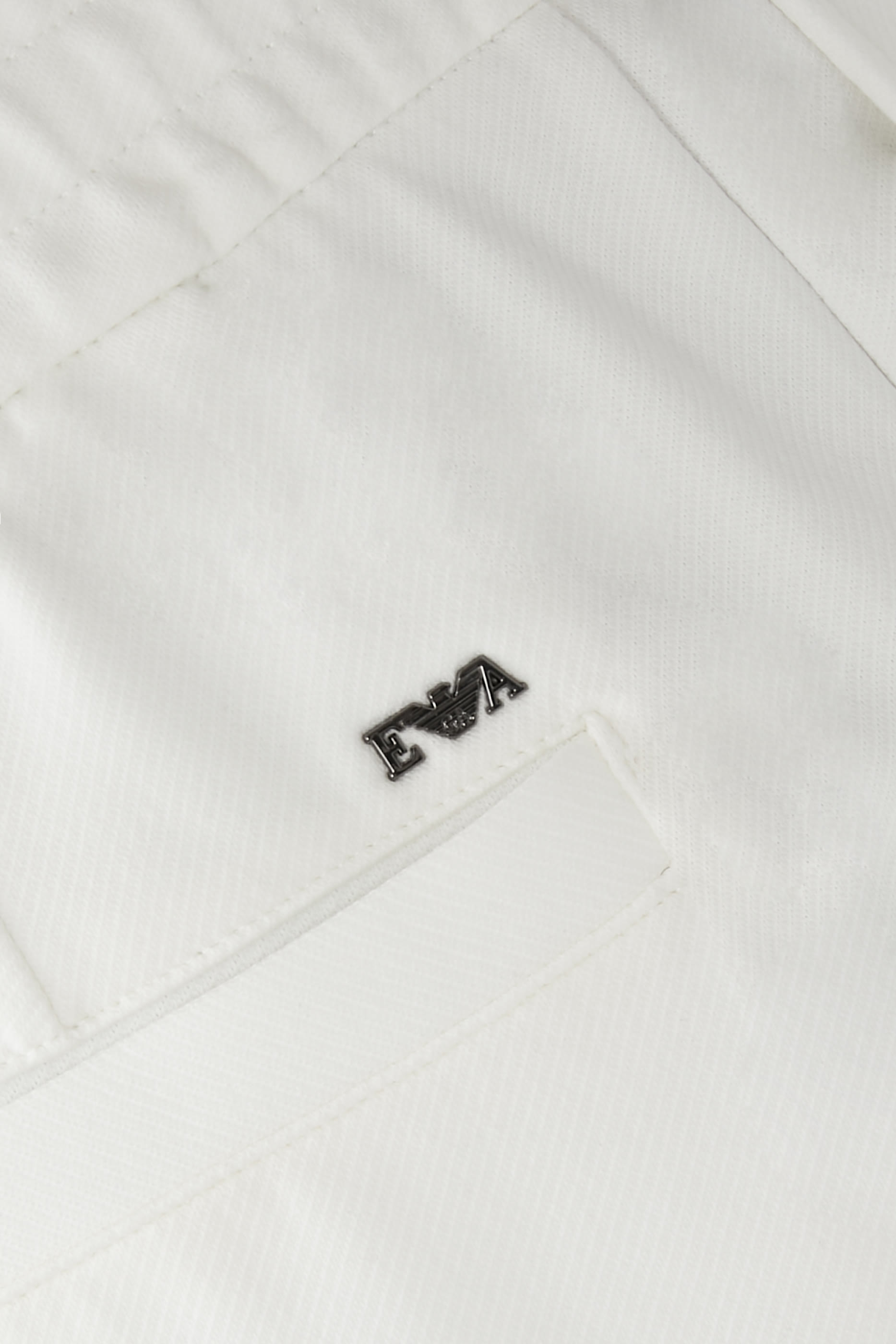 شورت بشعار الماركة