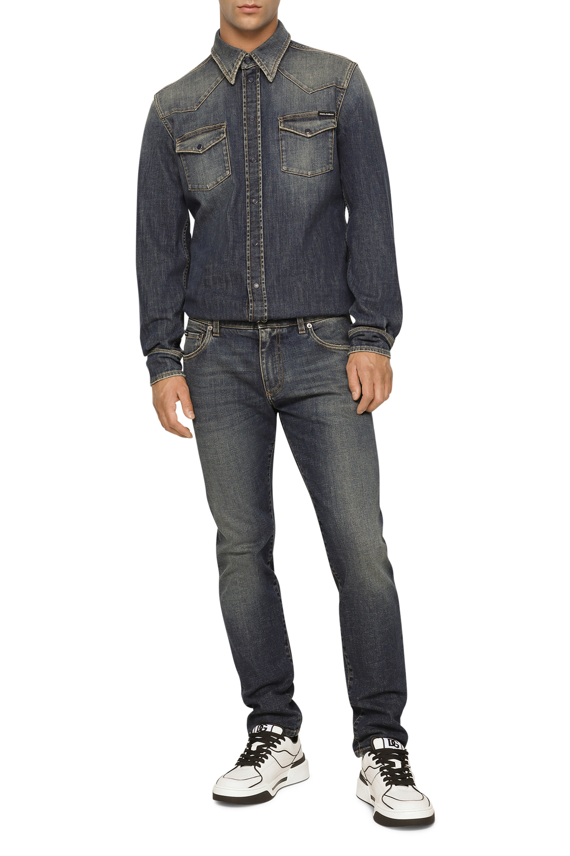 بنطال مطاطي بقصة ضيقة