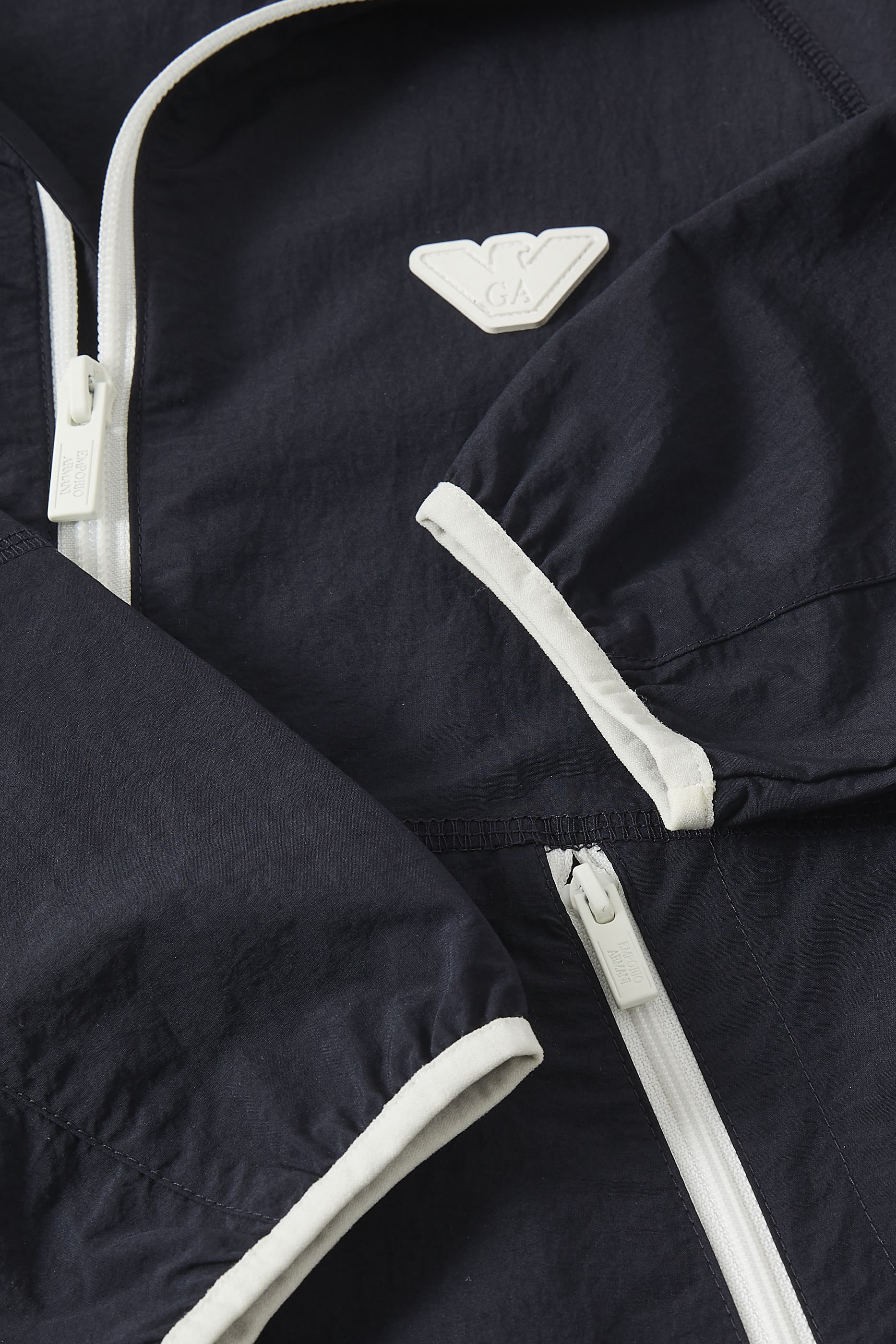 هودي برقعة بشعار الماركة للأطفال