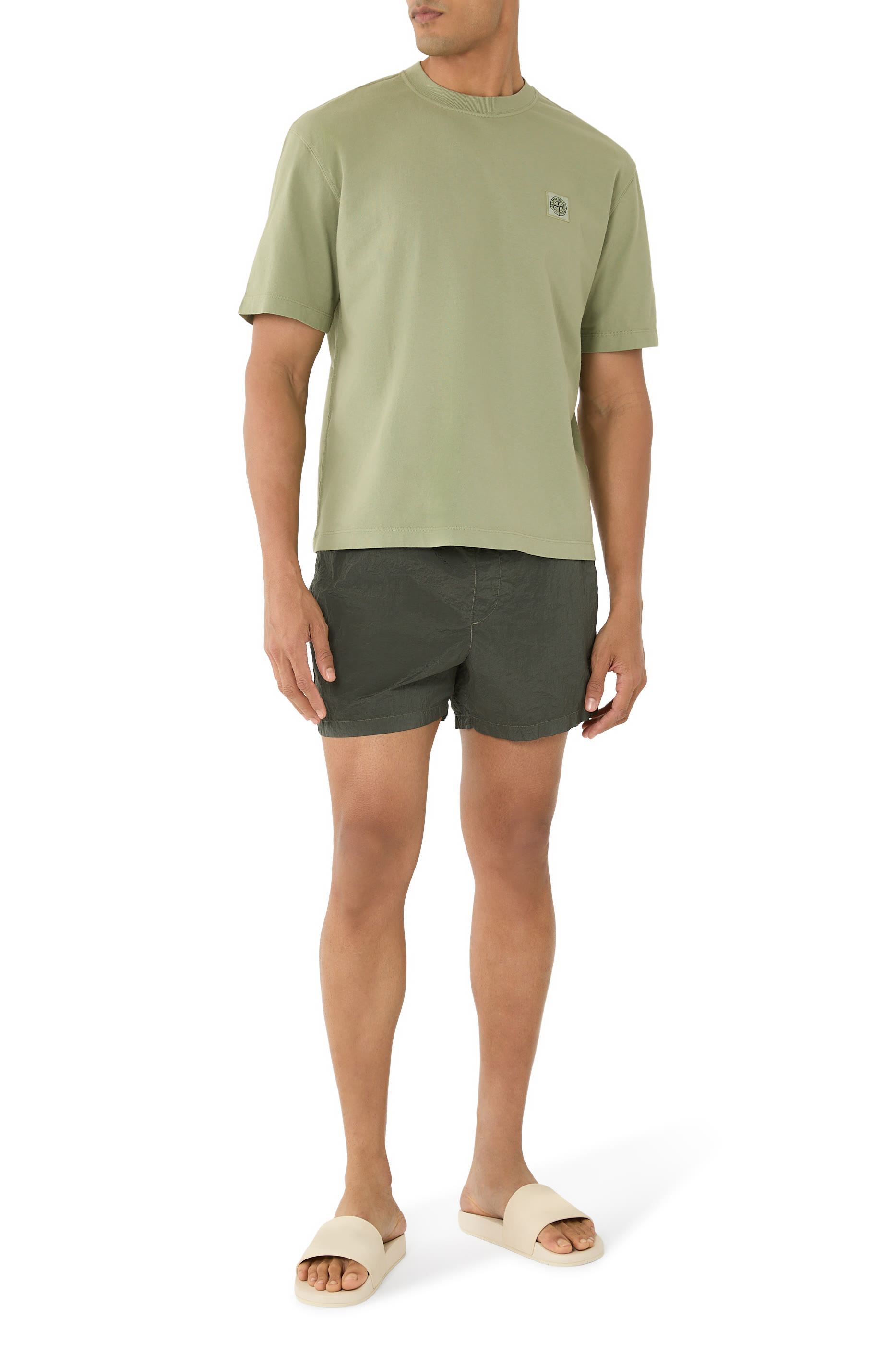 تيشيرت بأكمام قصيرة ورقعة شعار الماركة