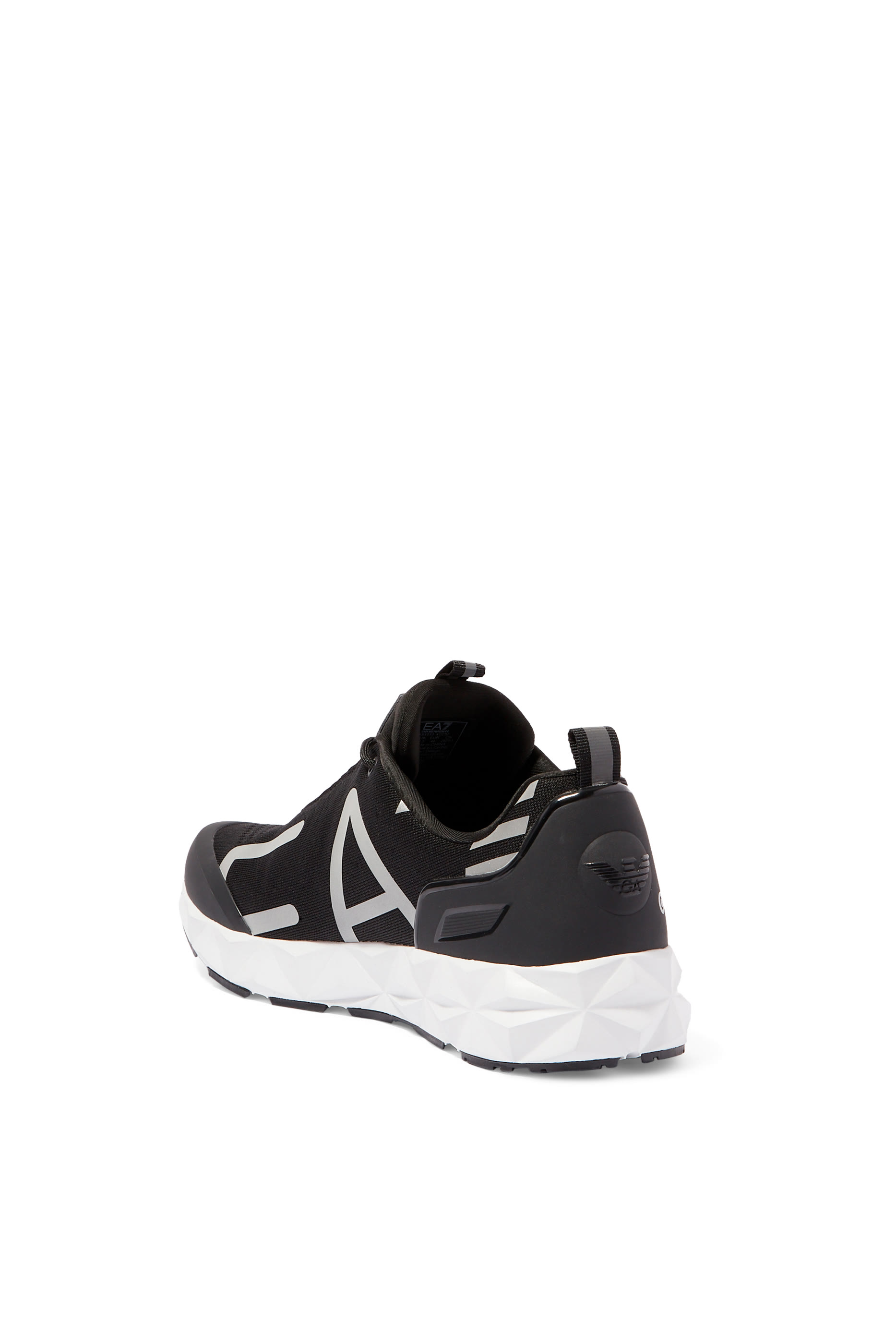 سنيكرز التيميت سي 2 كومبات بشعار الماركة