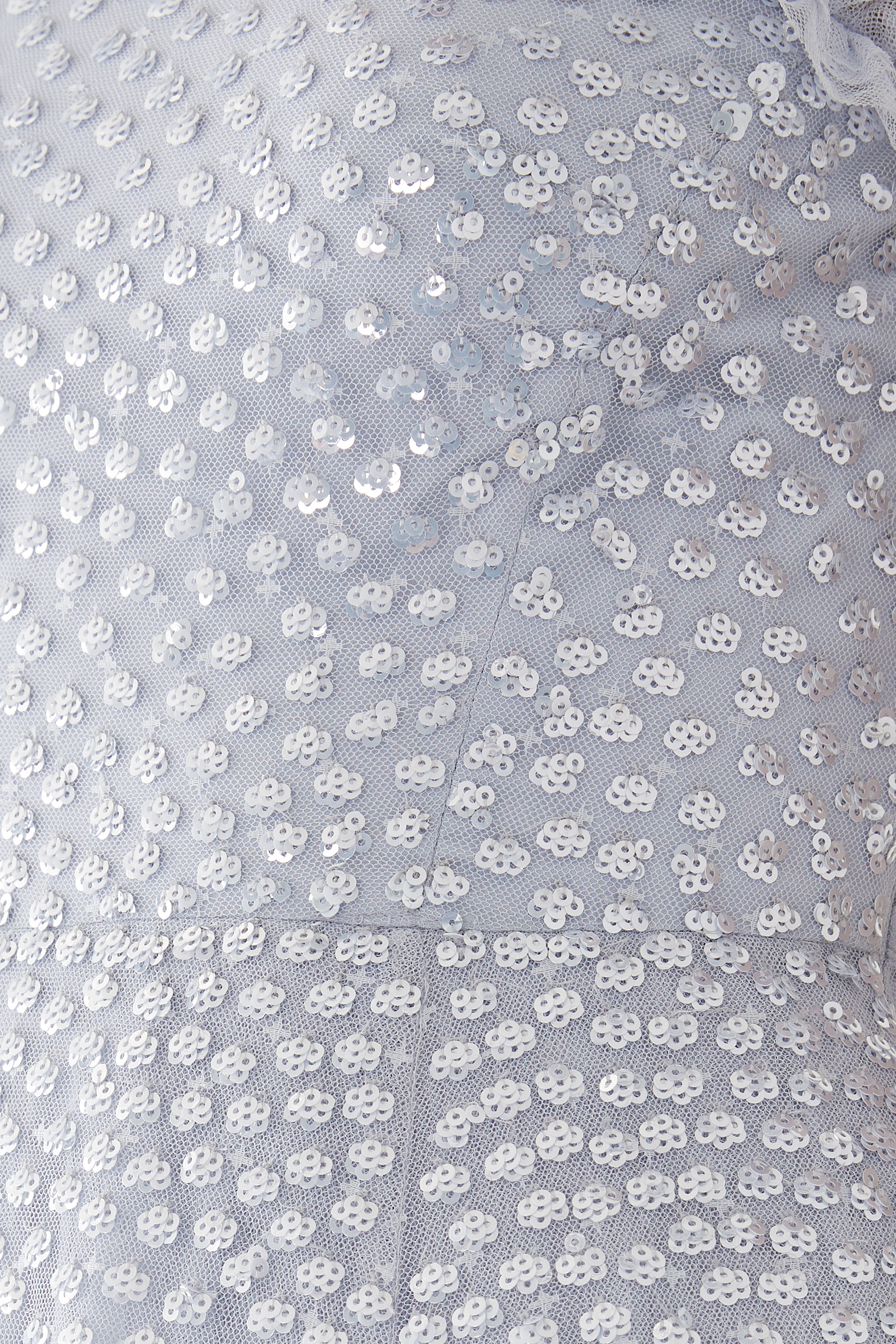 فستان سهرة بطول الكاحل وكتف واحد مكشوف بنقشة نقاط متناثرة