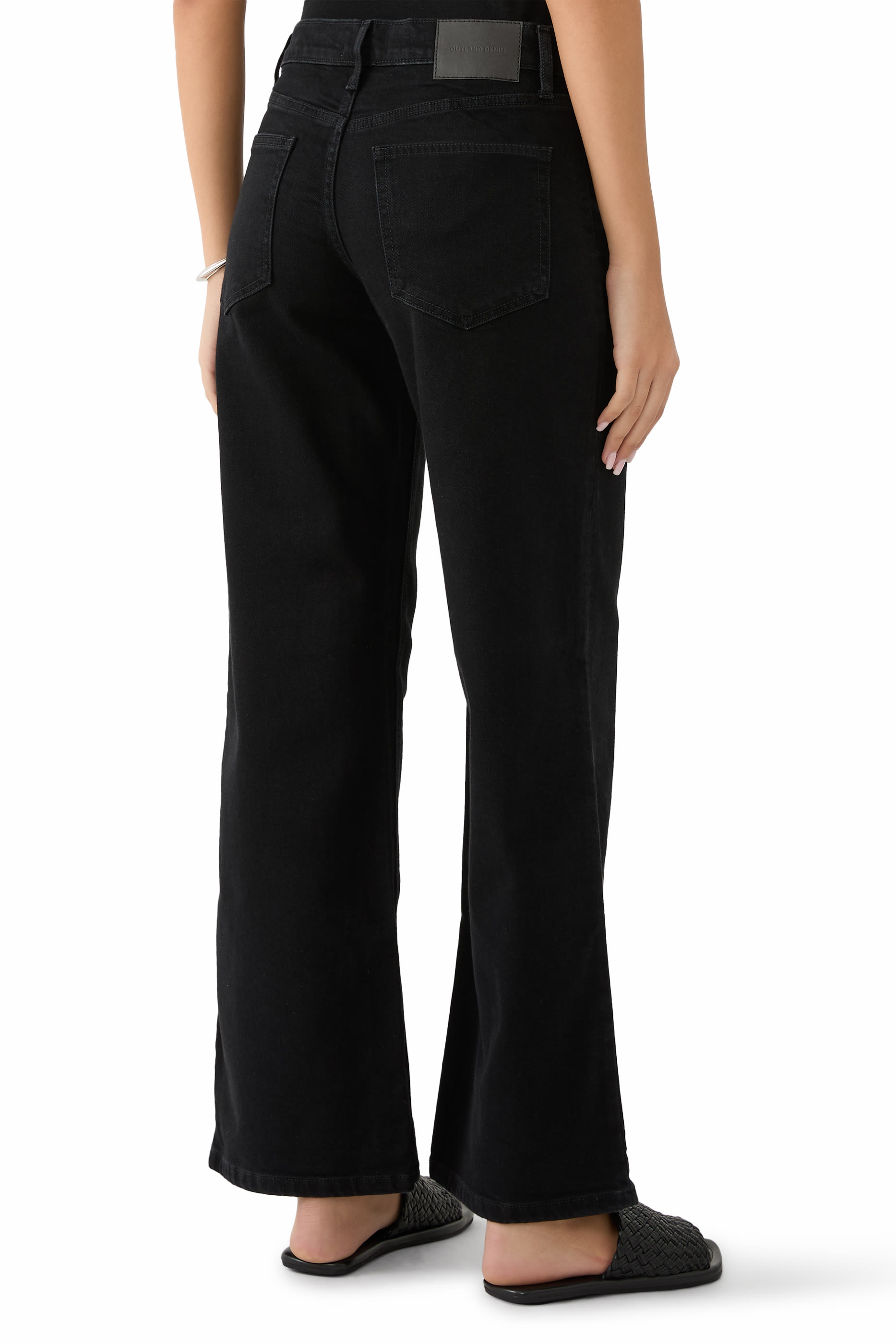 بنطال جينز ميا بقصة ساق واسعة بخصر متوسط الارتفاع بنطال جينز ميا بقصة ساق واسعة بخصر متوسط الارتفاع