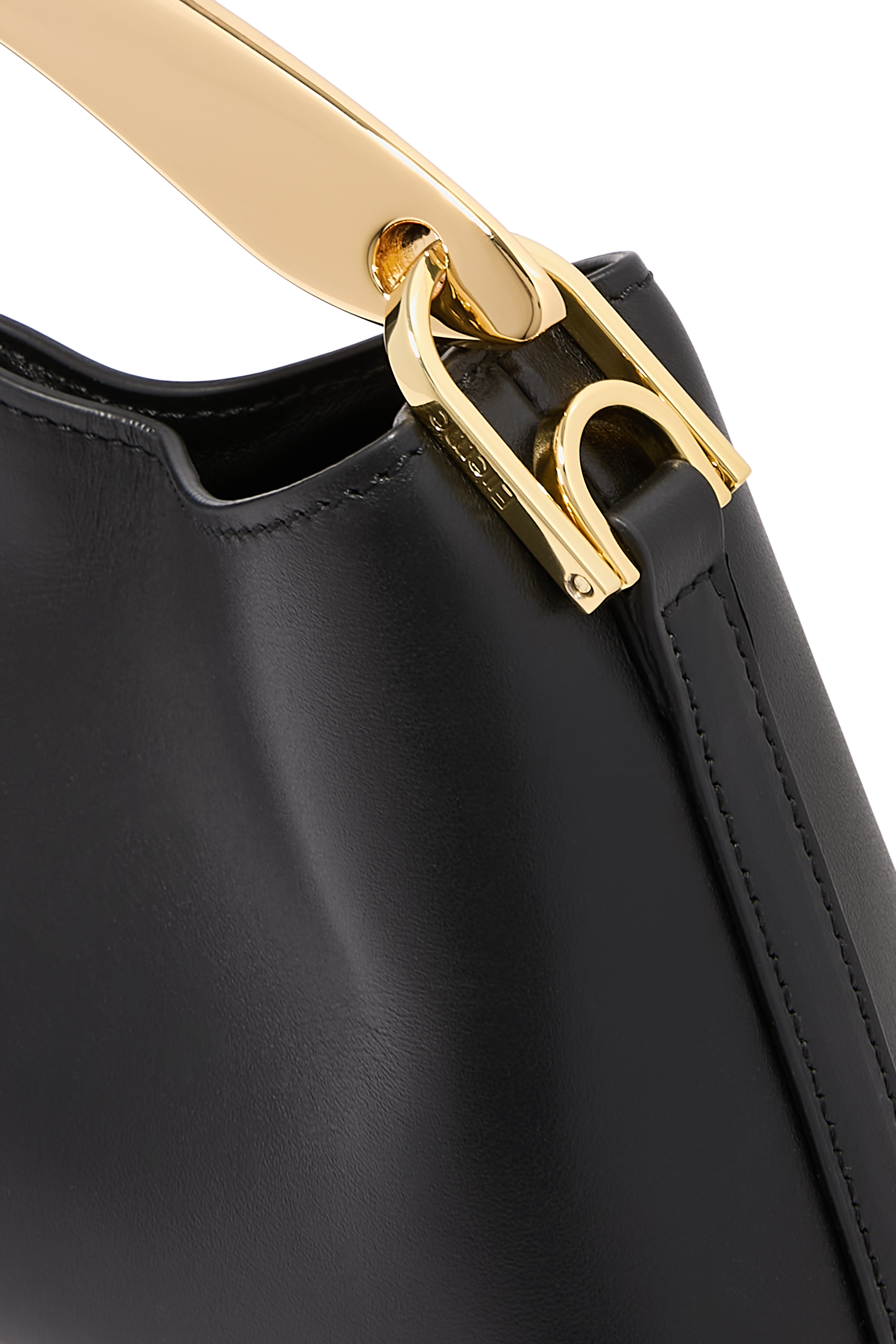 حقيبة بومرانغ صغيرة جلد