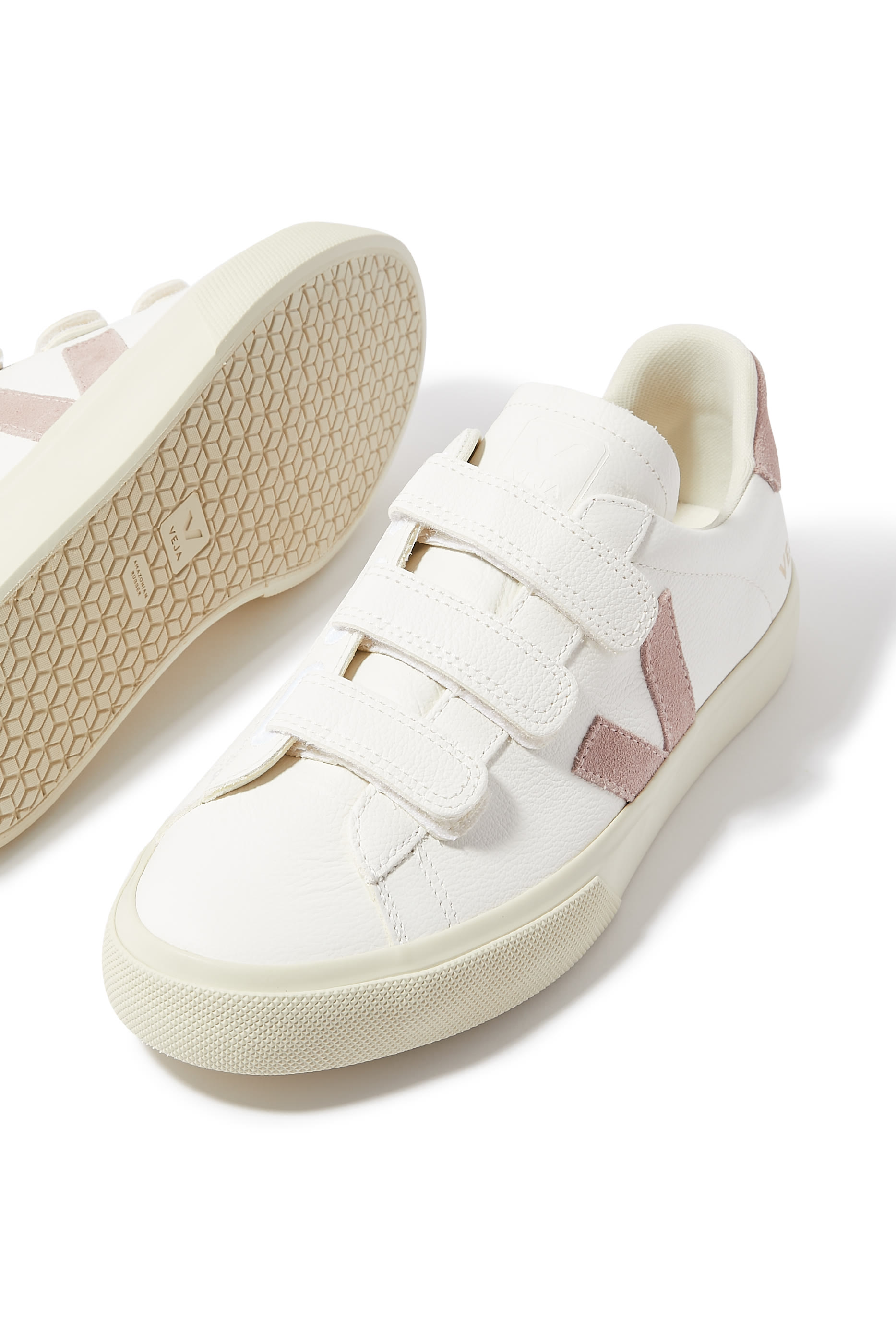 سنيكرز ريسيفي جلد خالي من الكروم