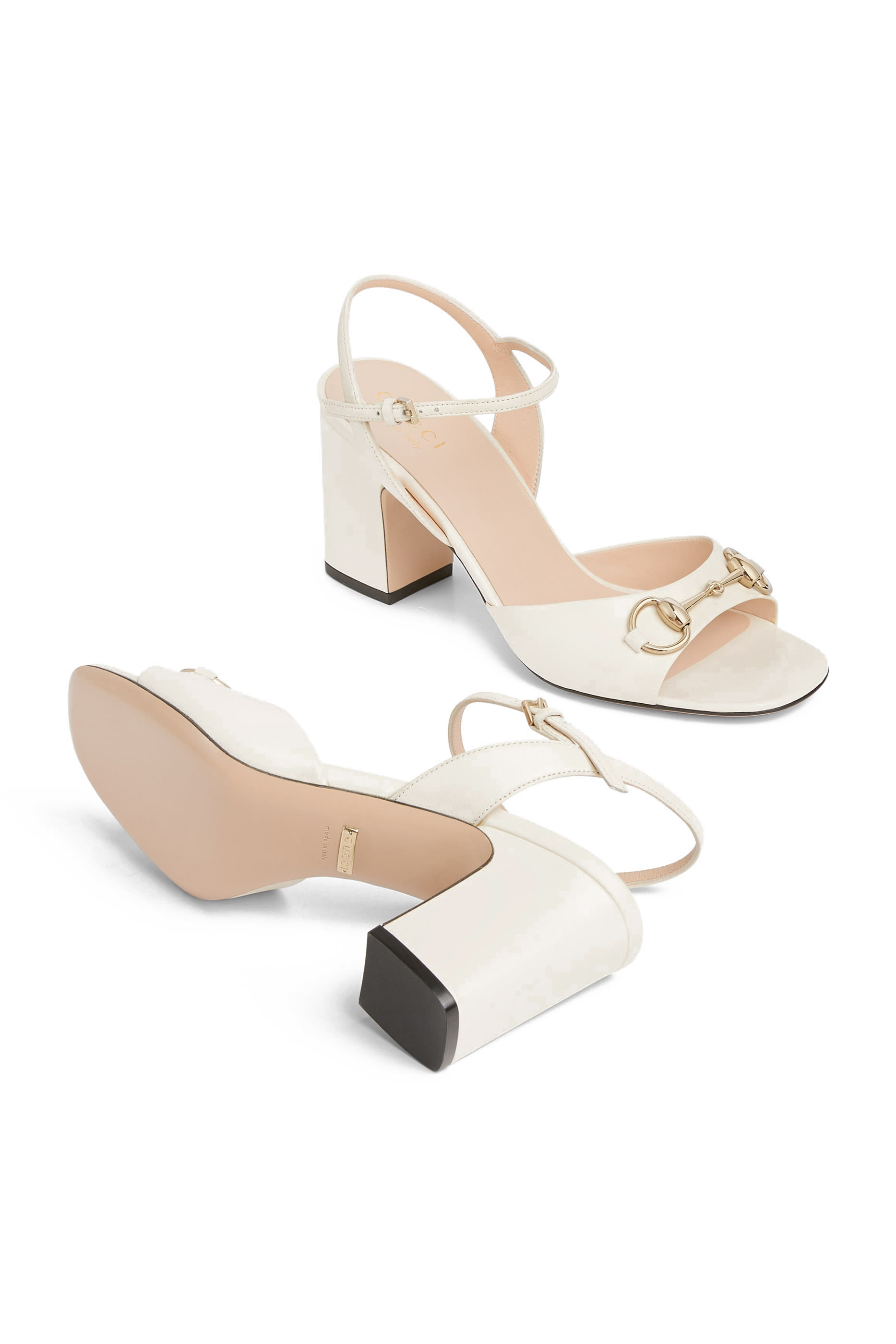 صندل بكعب متوسط الارتفاع 75 وحلية شعار الماركة