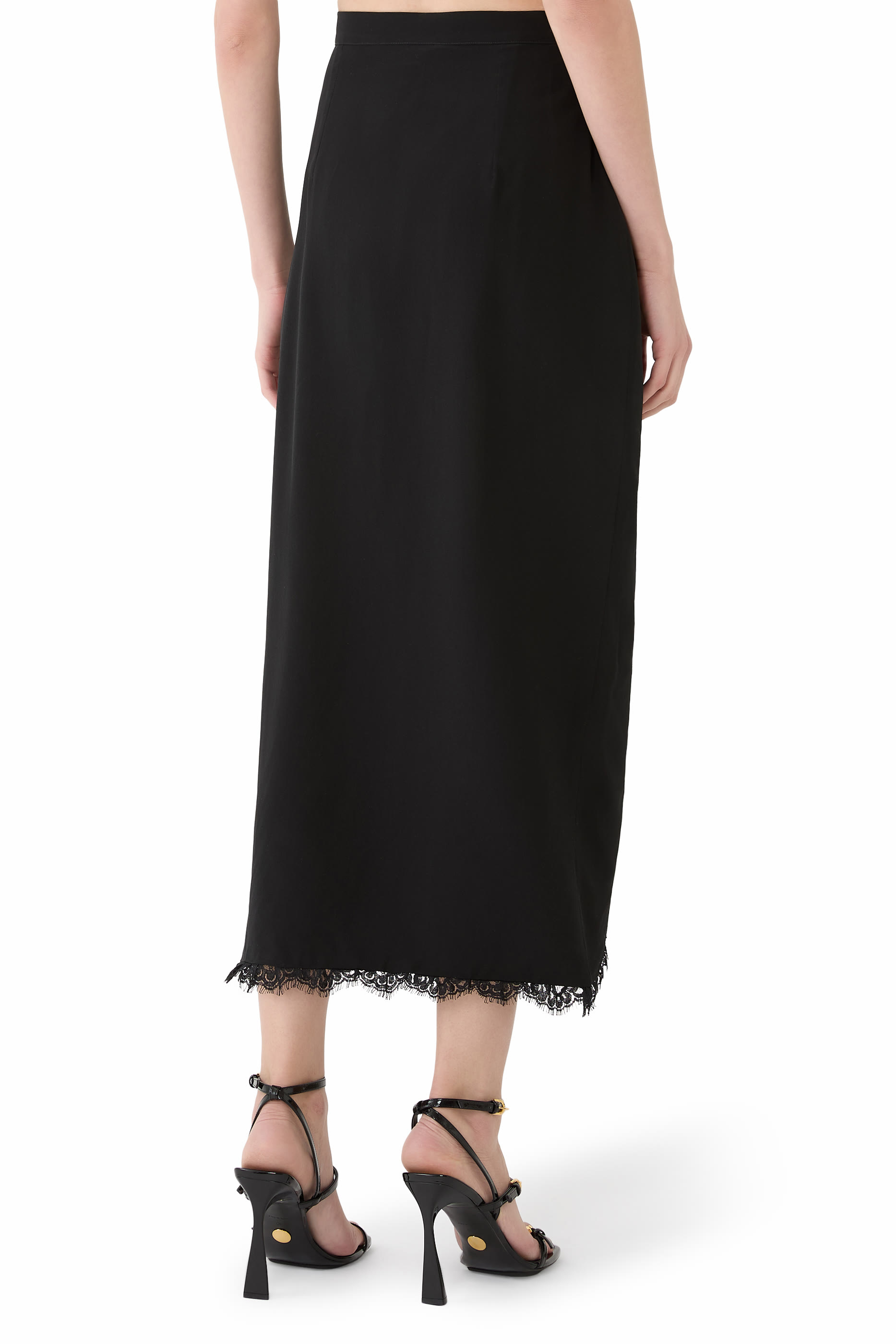 تنورة متوسطة الطول مزينة بكشكش