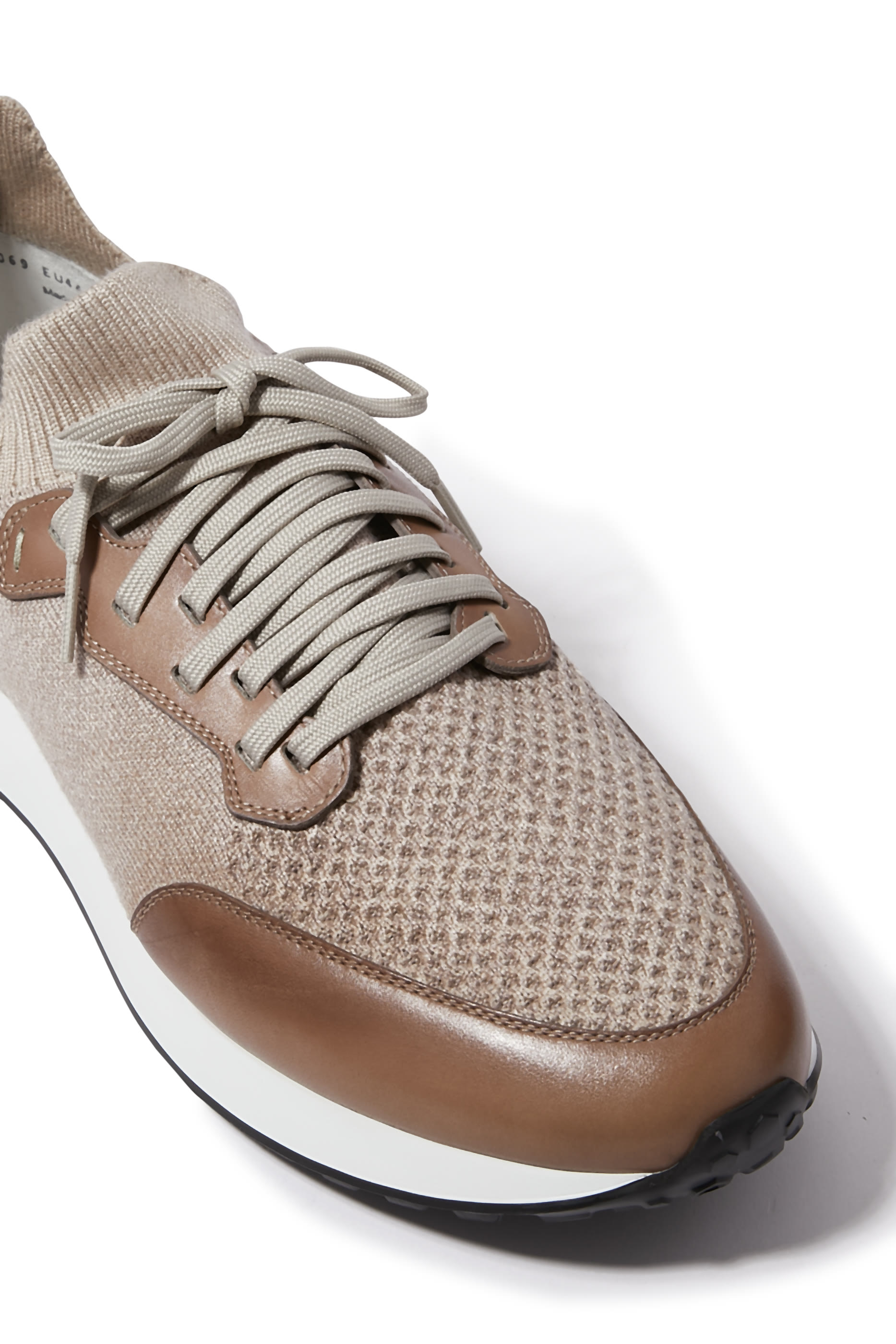 سنيكرز ستراتوس منسوج