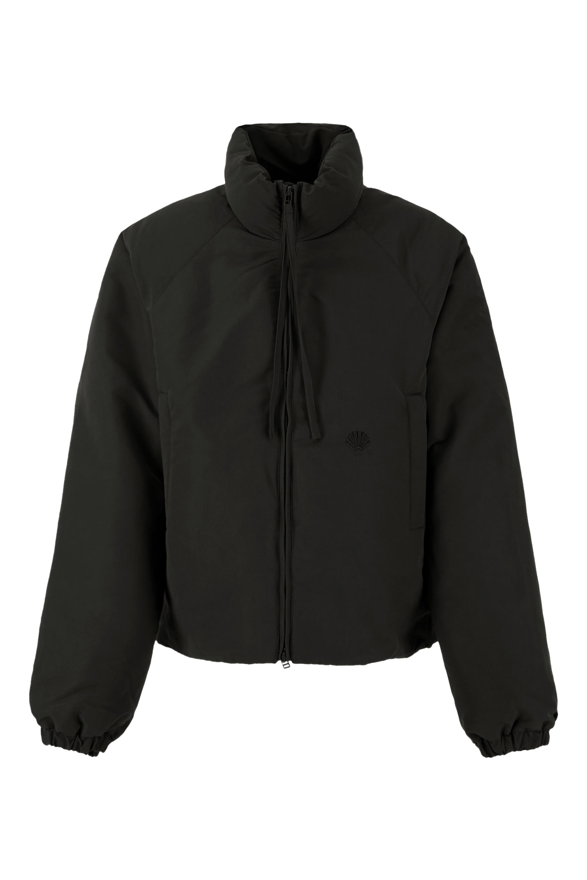 جاكيت بوجهين وتفاصيل عاكسة