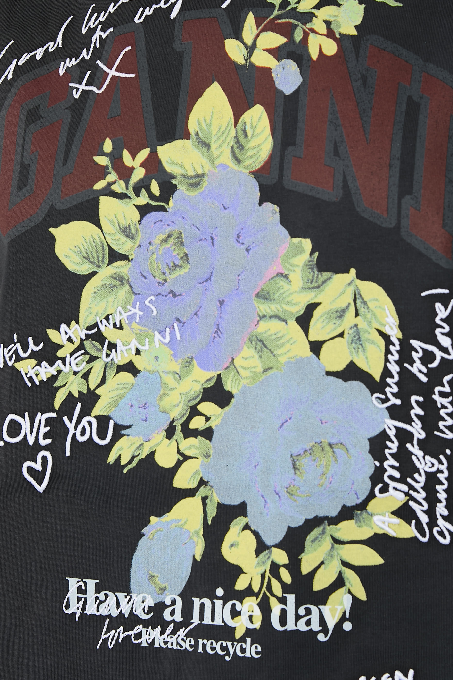 تيشيرت بطبعة ورد