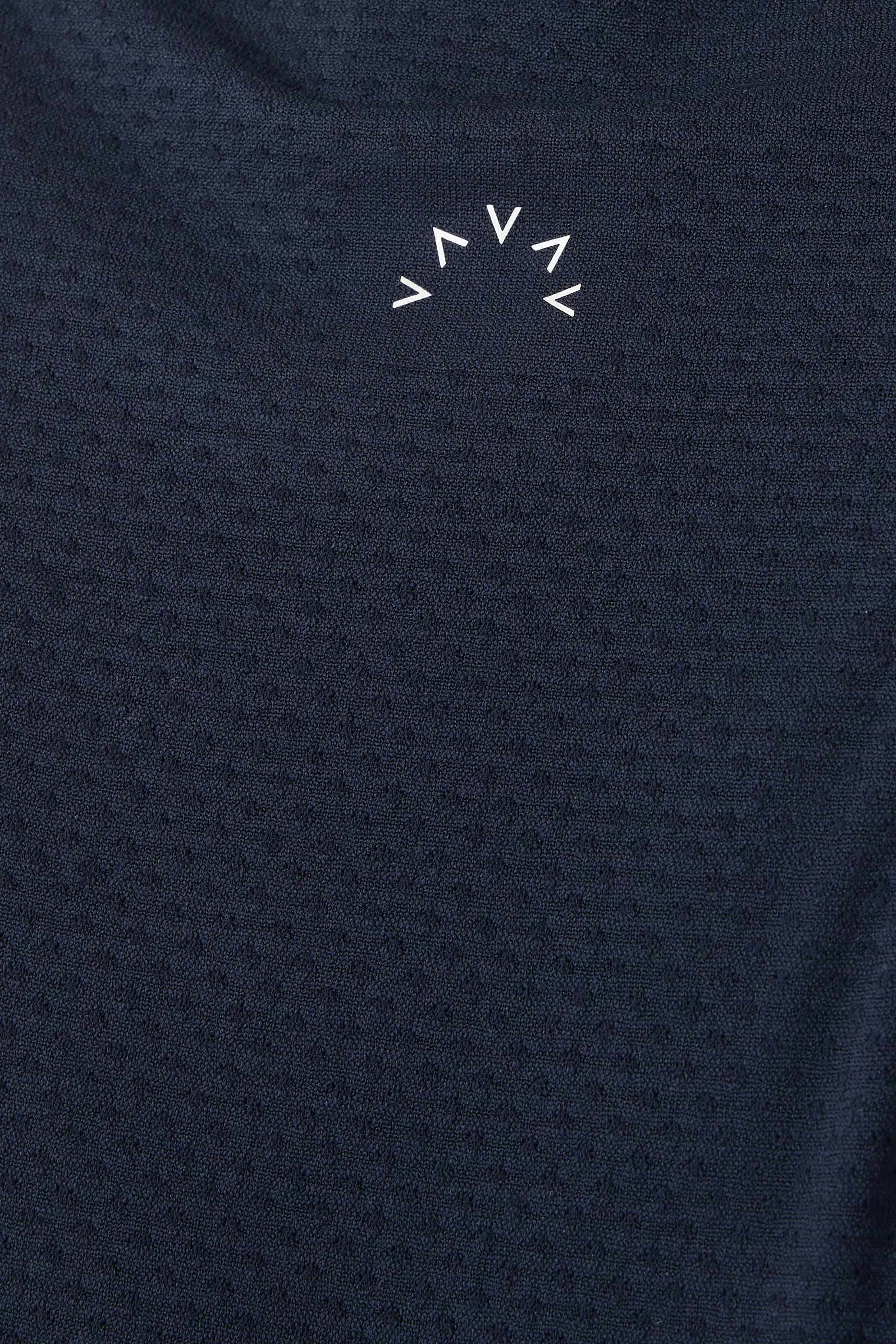 بلوزة ديسي لوغلاين بلا أكمام