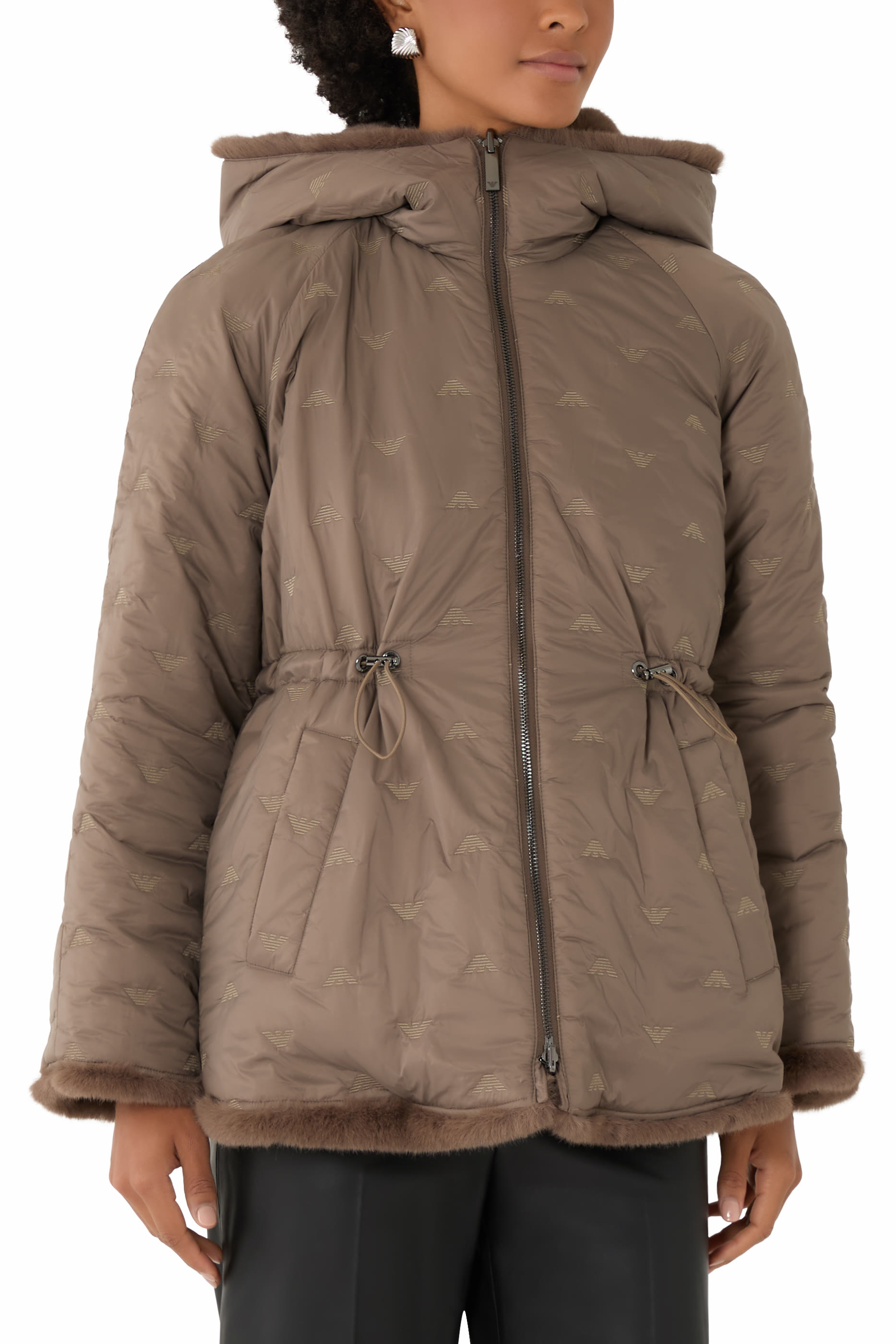 بلوزة بتصميم بوجهين وغطاء للراس فرو صناعي