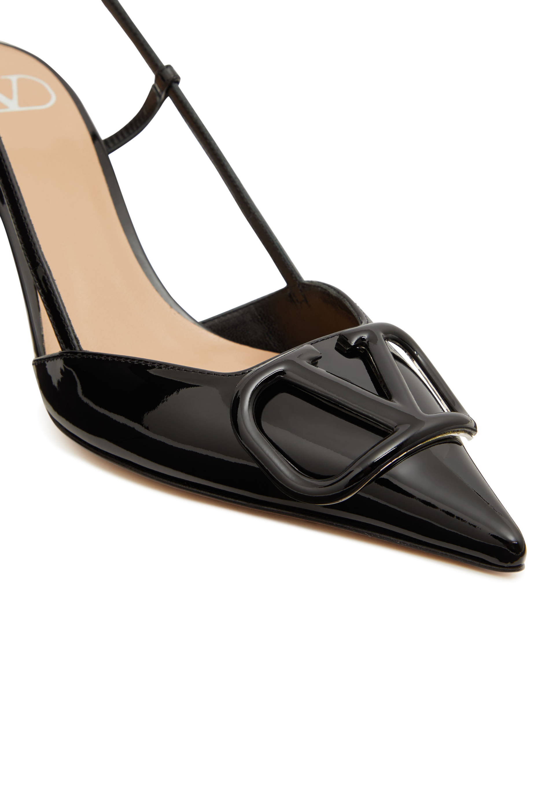 حذاء كلاسيك بسير خلفي وشعار الماركة