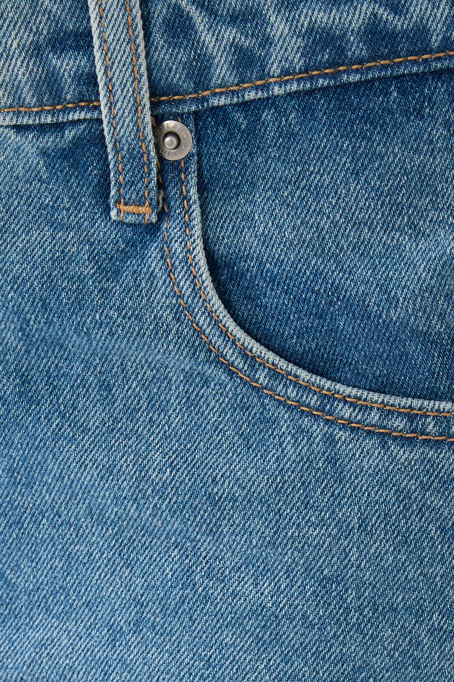 بنطال جينز أفريل بقصة ساق واسعة بخصر متوسط الارتفاع