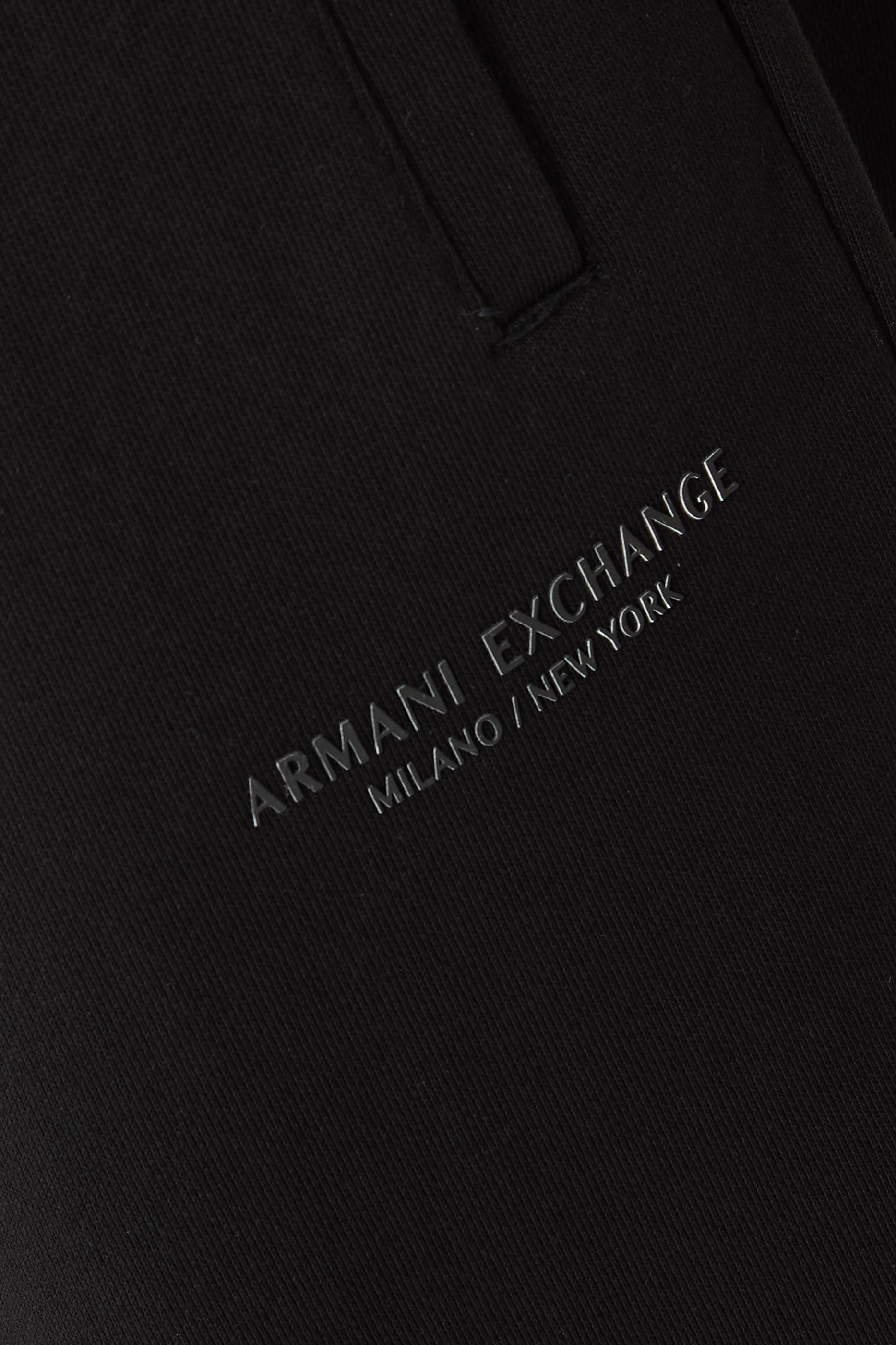 بنطال رياضي بشعار الماركة بلون مماثل