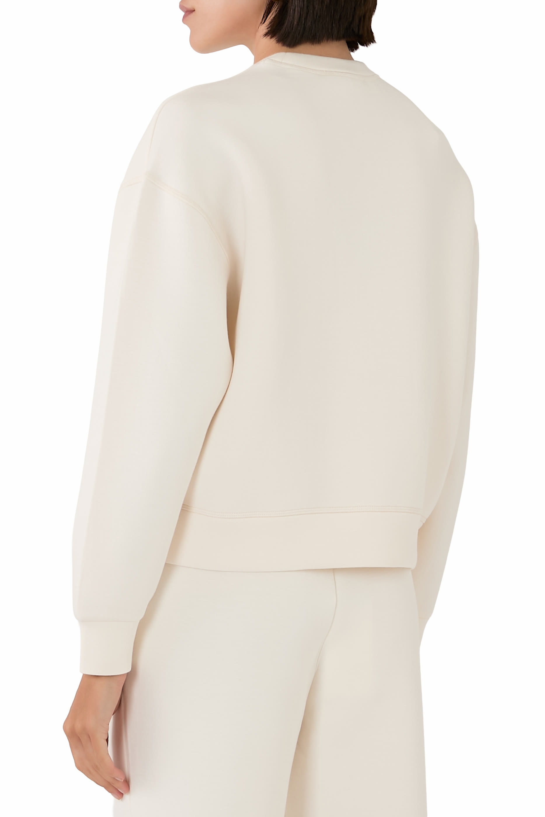 سويت شيرت بياقة ضيقة وشعار الماركة