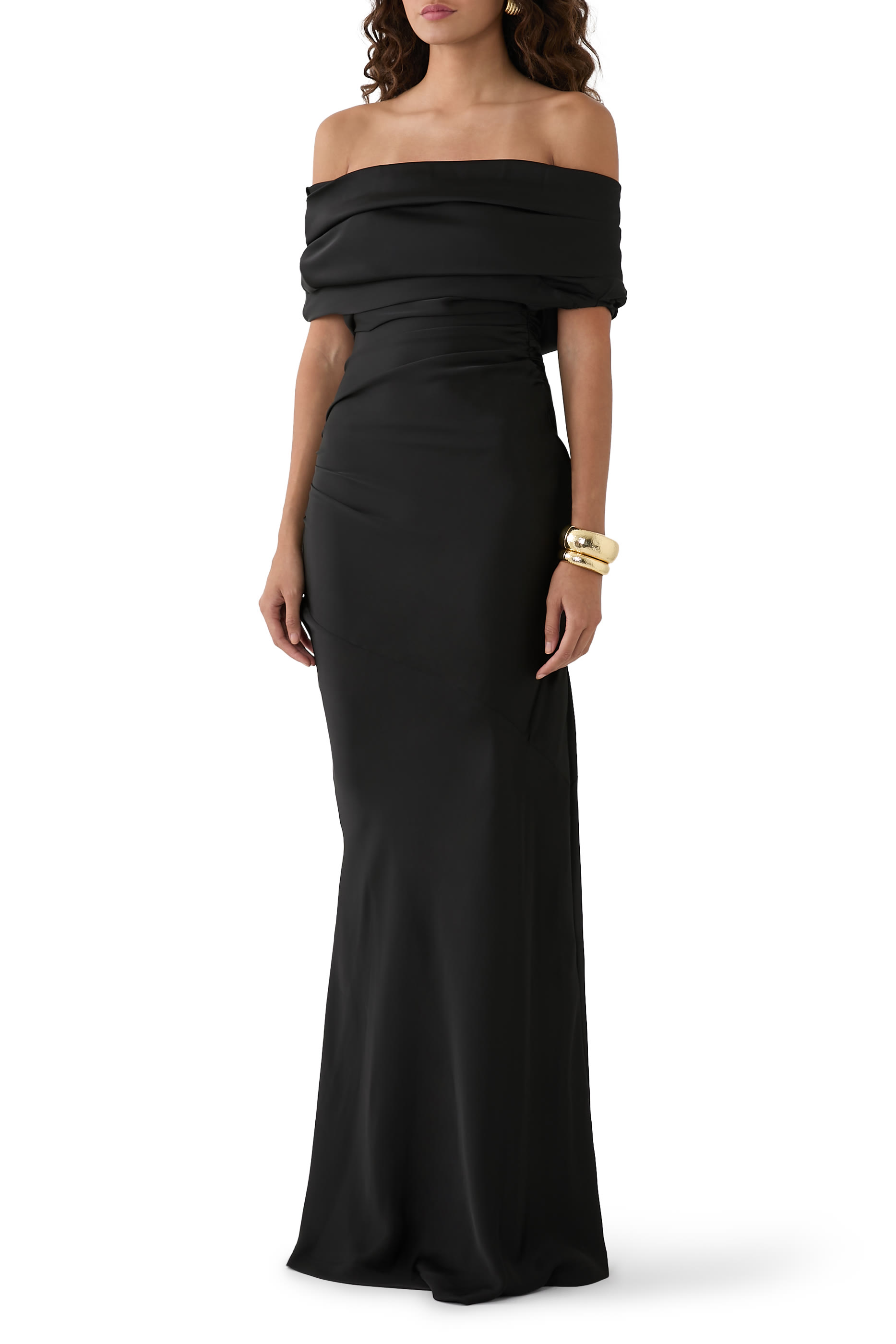 فستان بأكتاف متساقطة