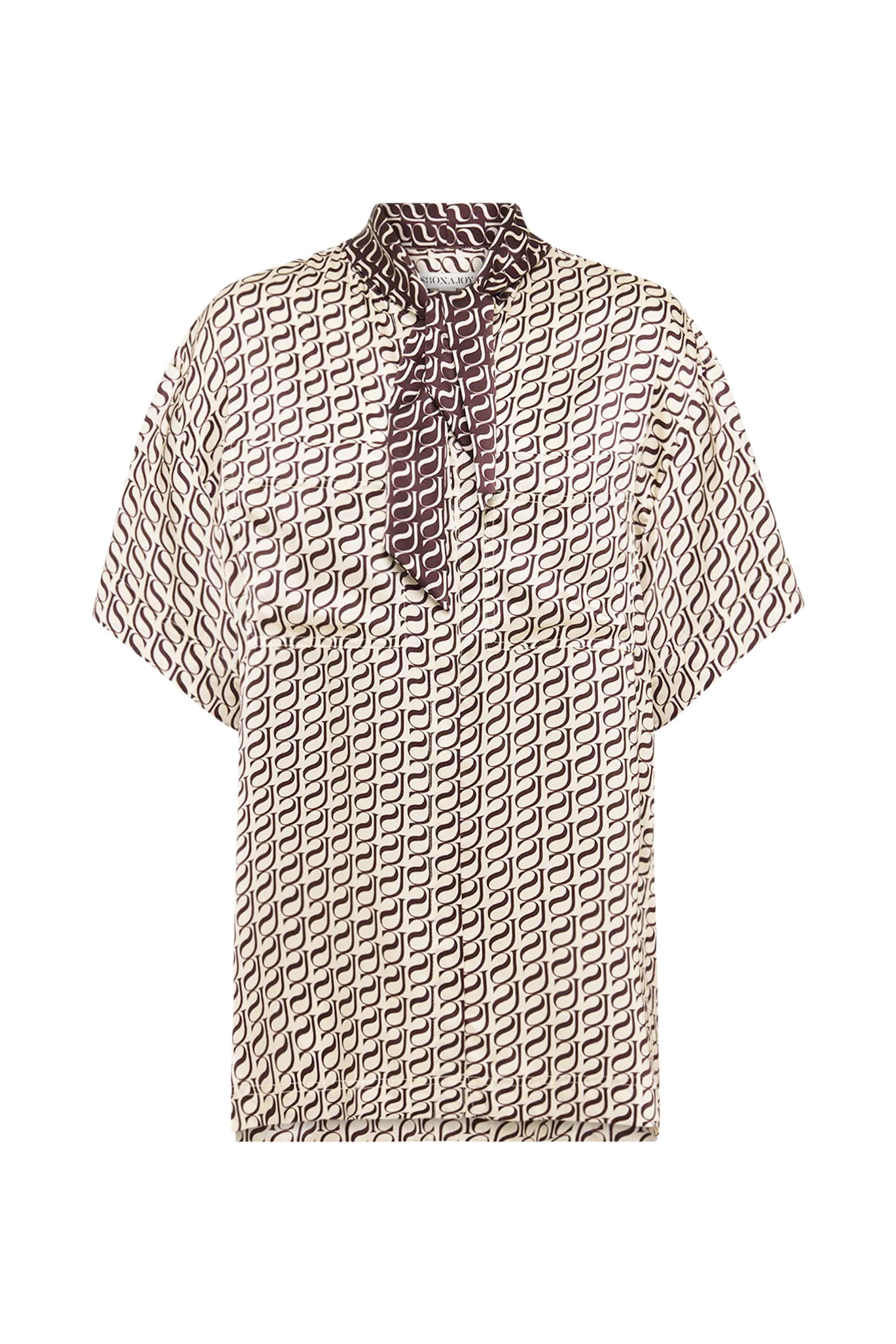 قميص بجزء بلون مغاير ونقشات حروف شعار الماركة حرير