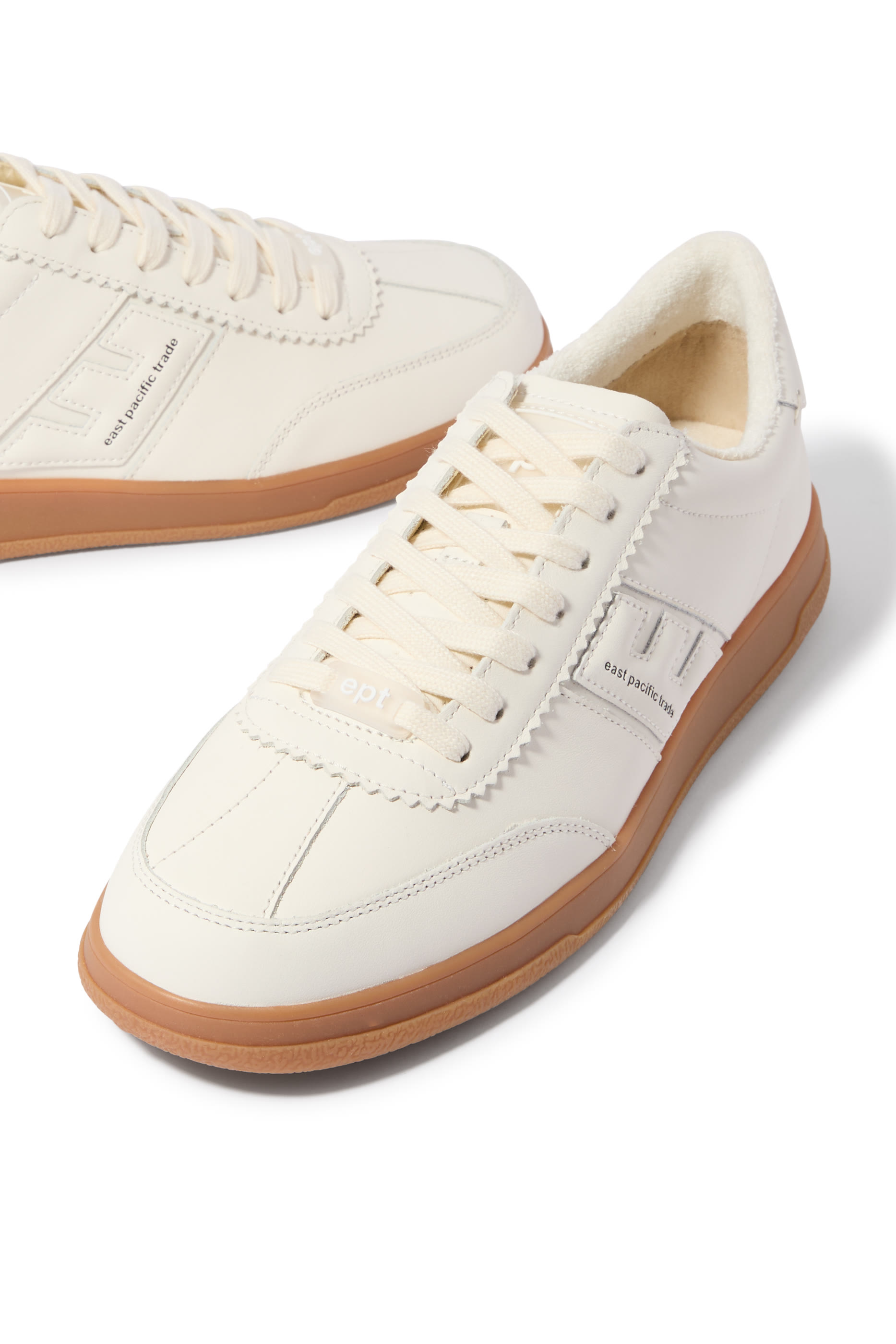 سنيكرز سانتوس