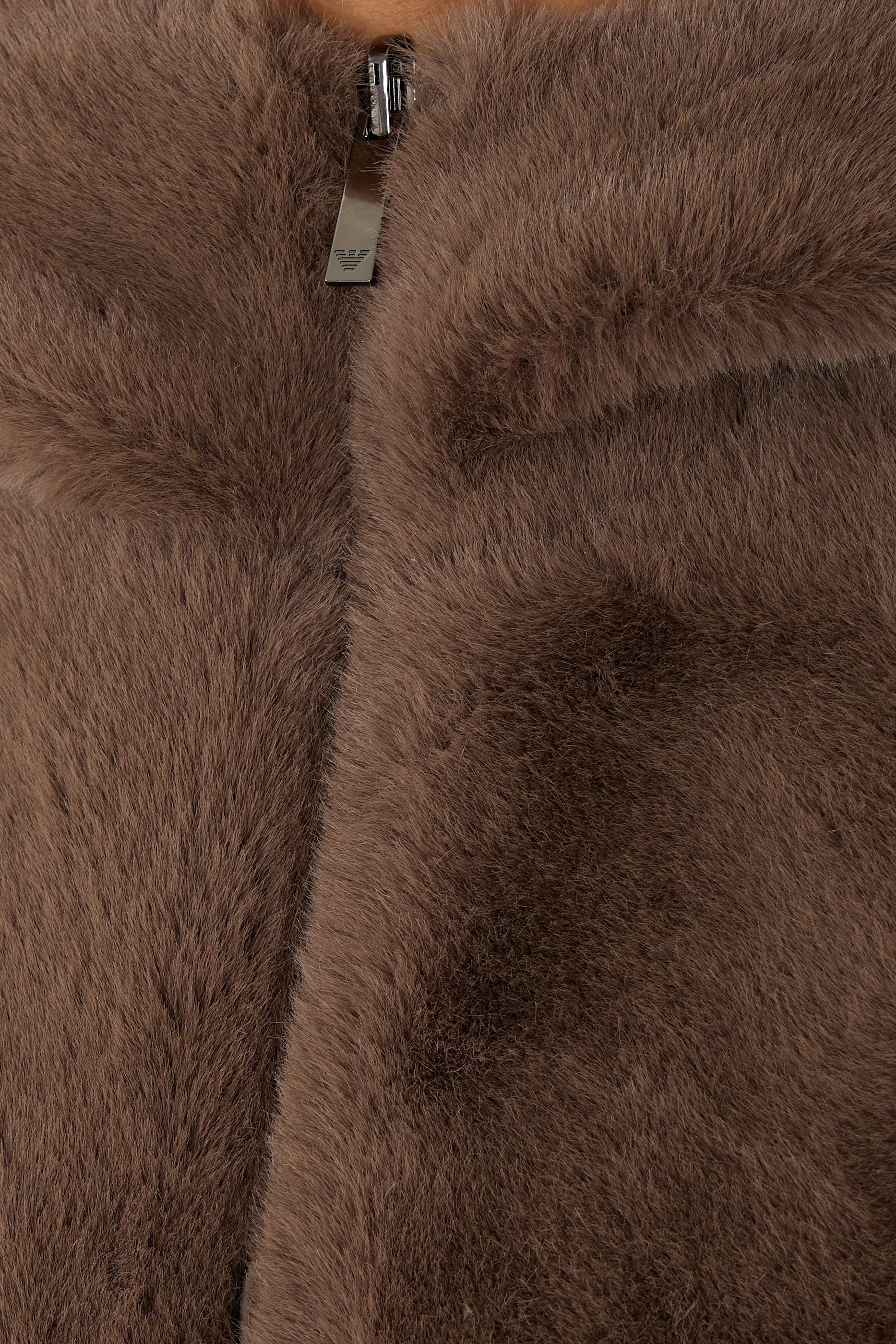 بلوزة بتصميم بوجهين وغطاء للراس فرو صناعي