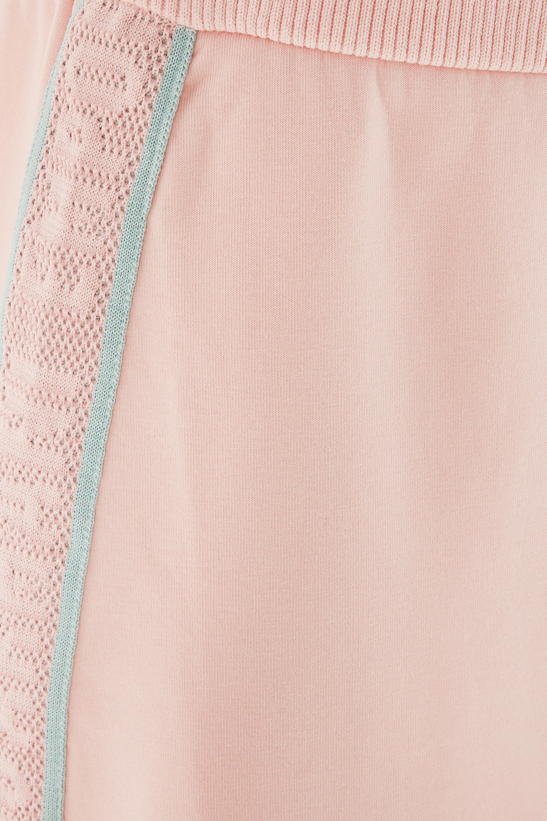 تنورة بشعار الماركة للأطفال