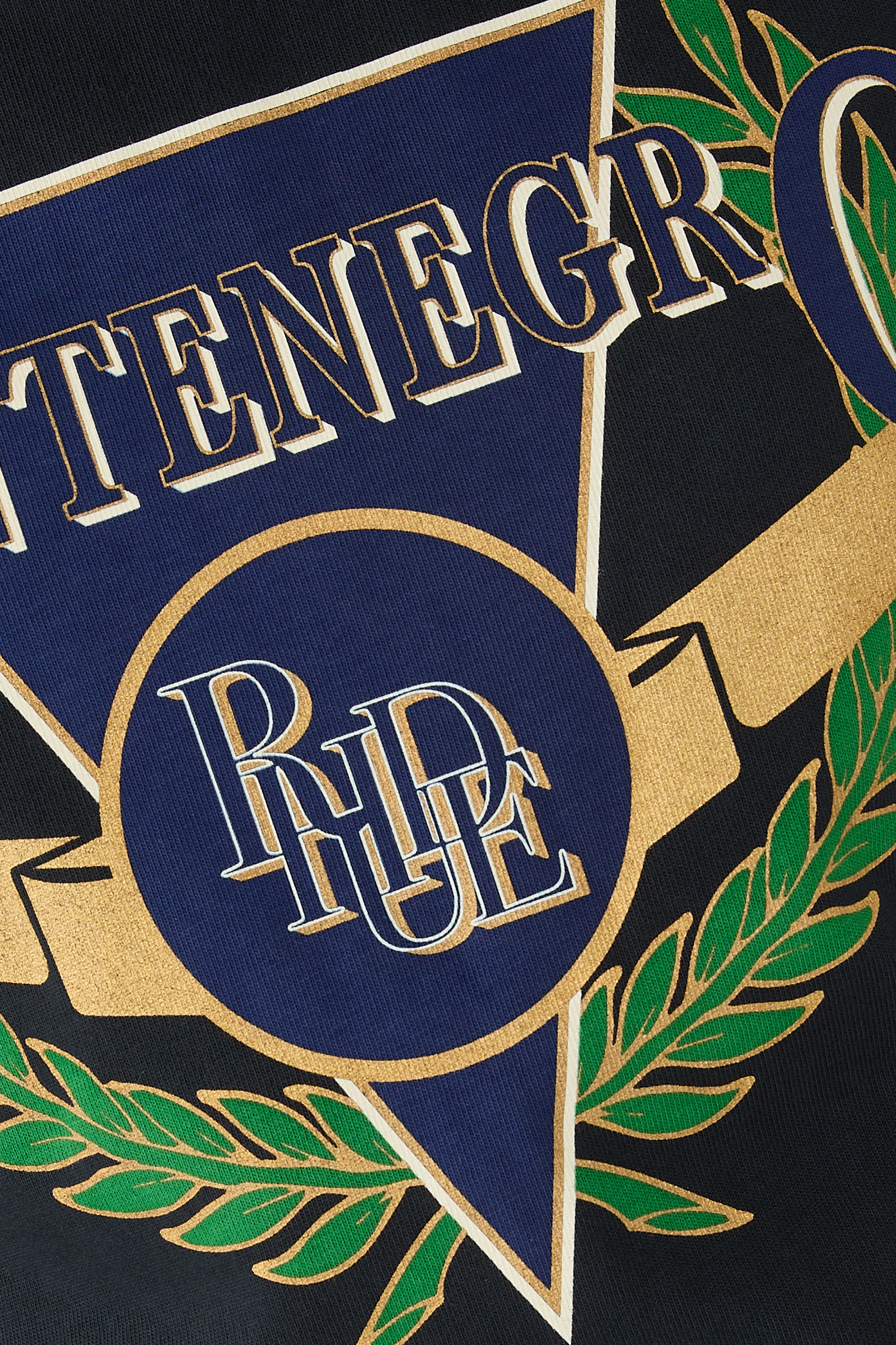 تيشيرت بشعار الماركة