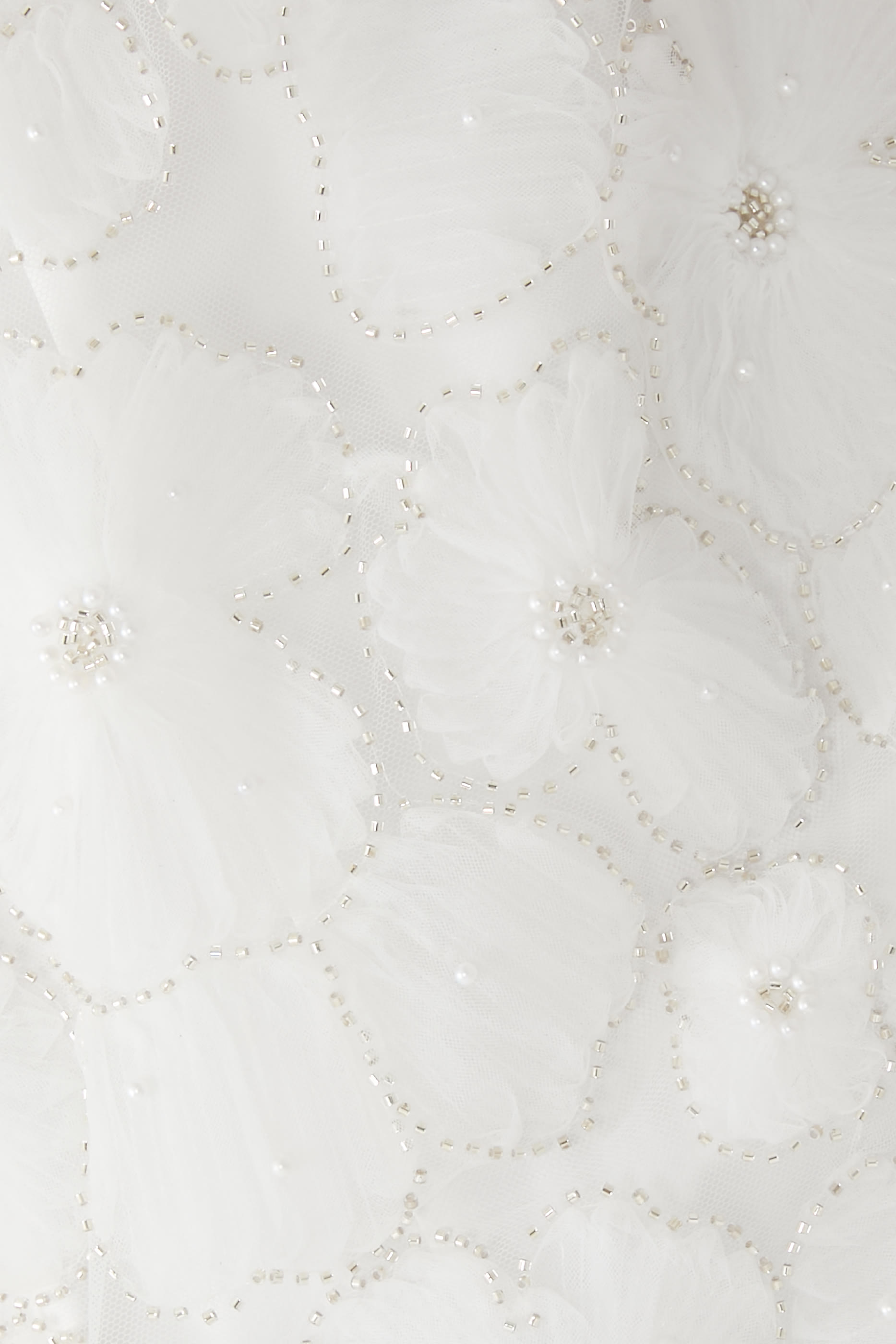 فستان قصير بعقدة ستان تول