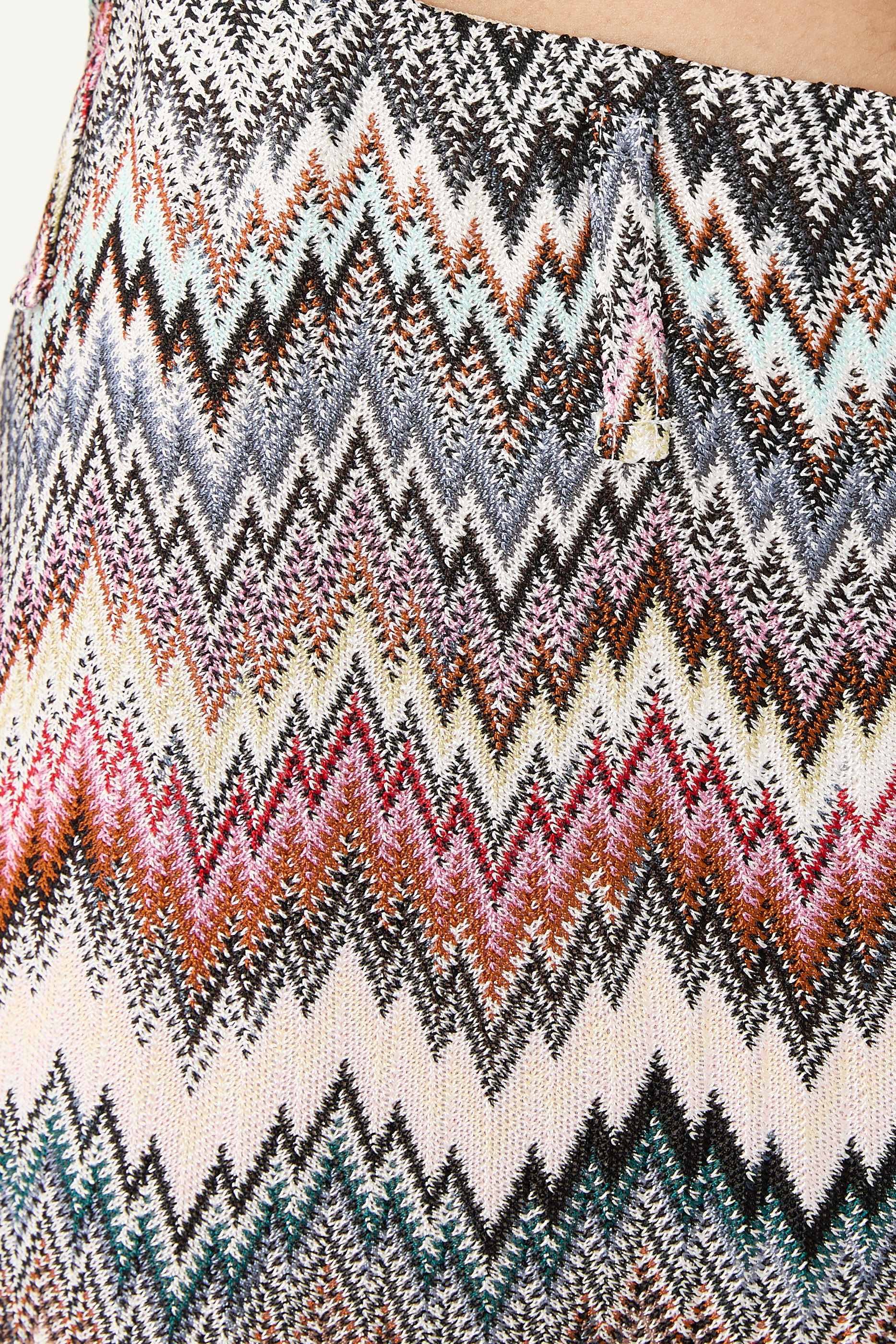 بنطال بنقشة جلد ثعبان بقصة واسعة