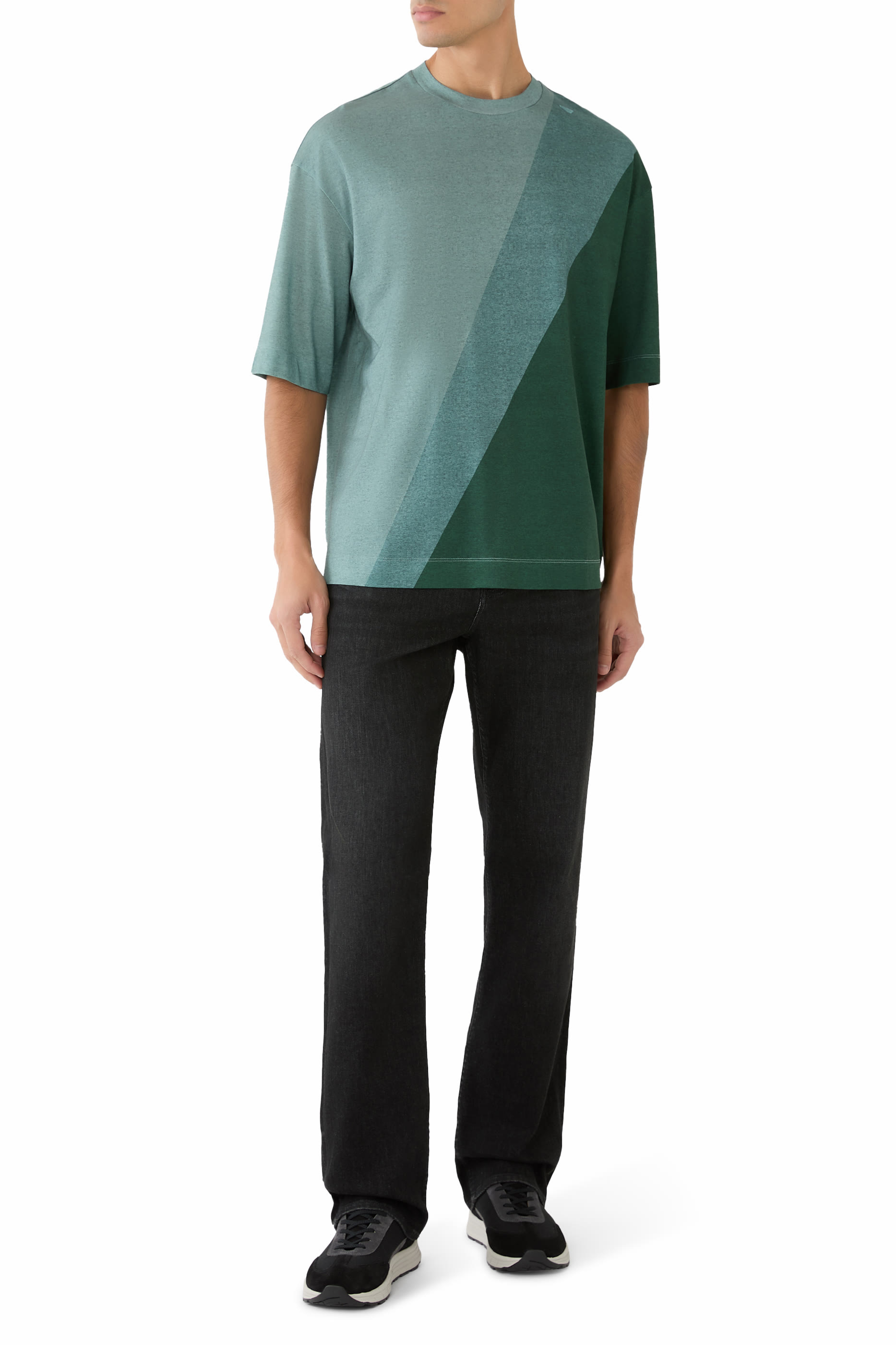 تيشيرت بأكمام قصيرة