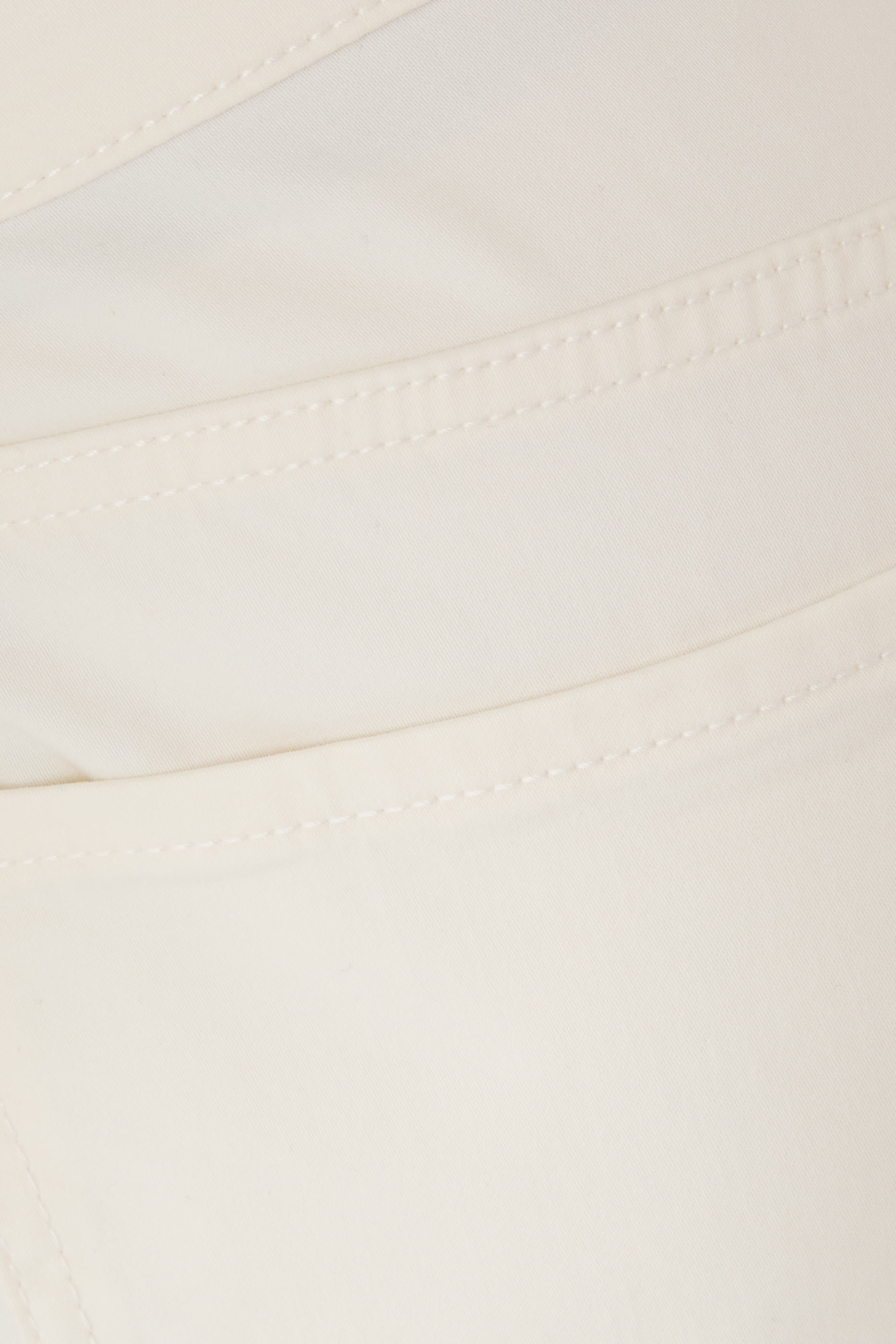 بنطال جينز بقصة ضيقة قماش لوكس برفورمنس ساتين