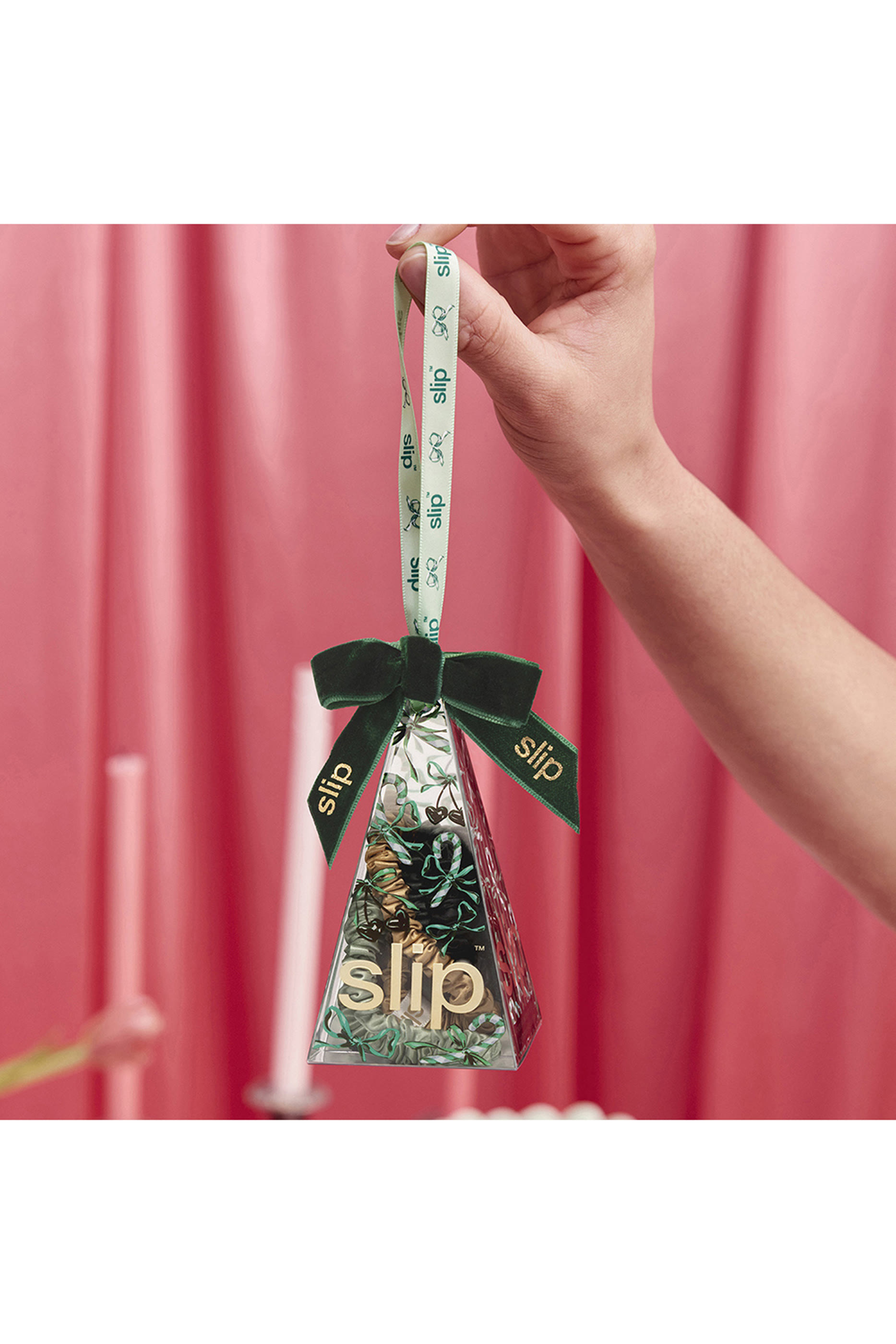 مجموعة ربطات شعر سويتي باي حرير رفيعة في عبوة بتصميم زينة للكريسماس، 4 قطع