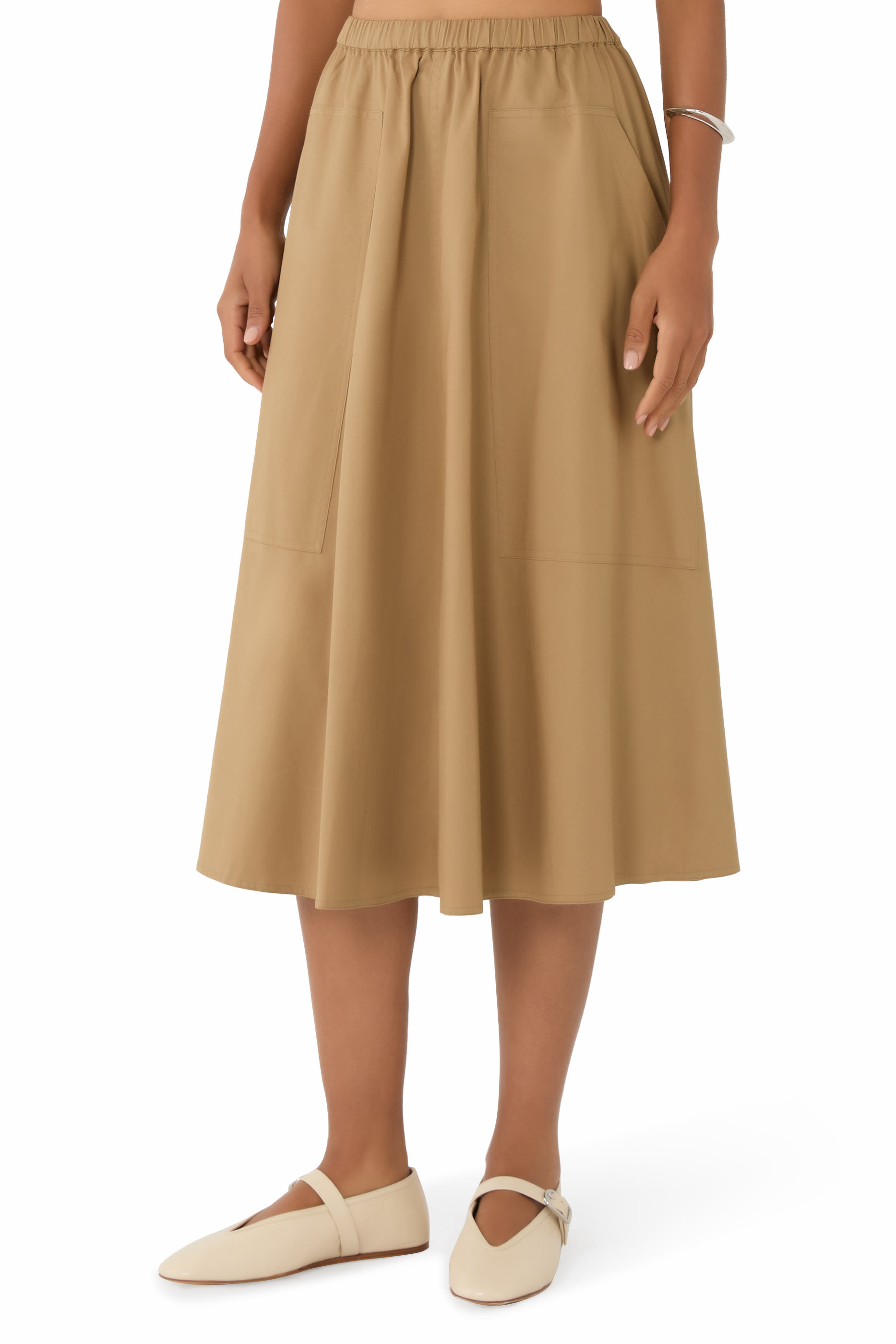 تنورة واسعة بجيوب