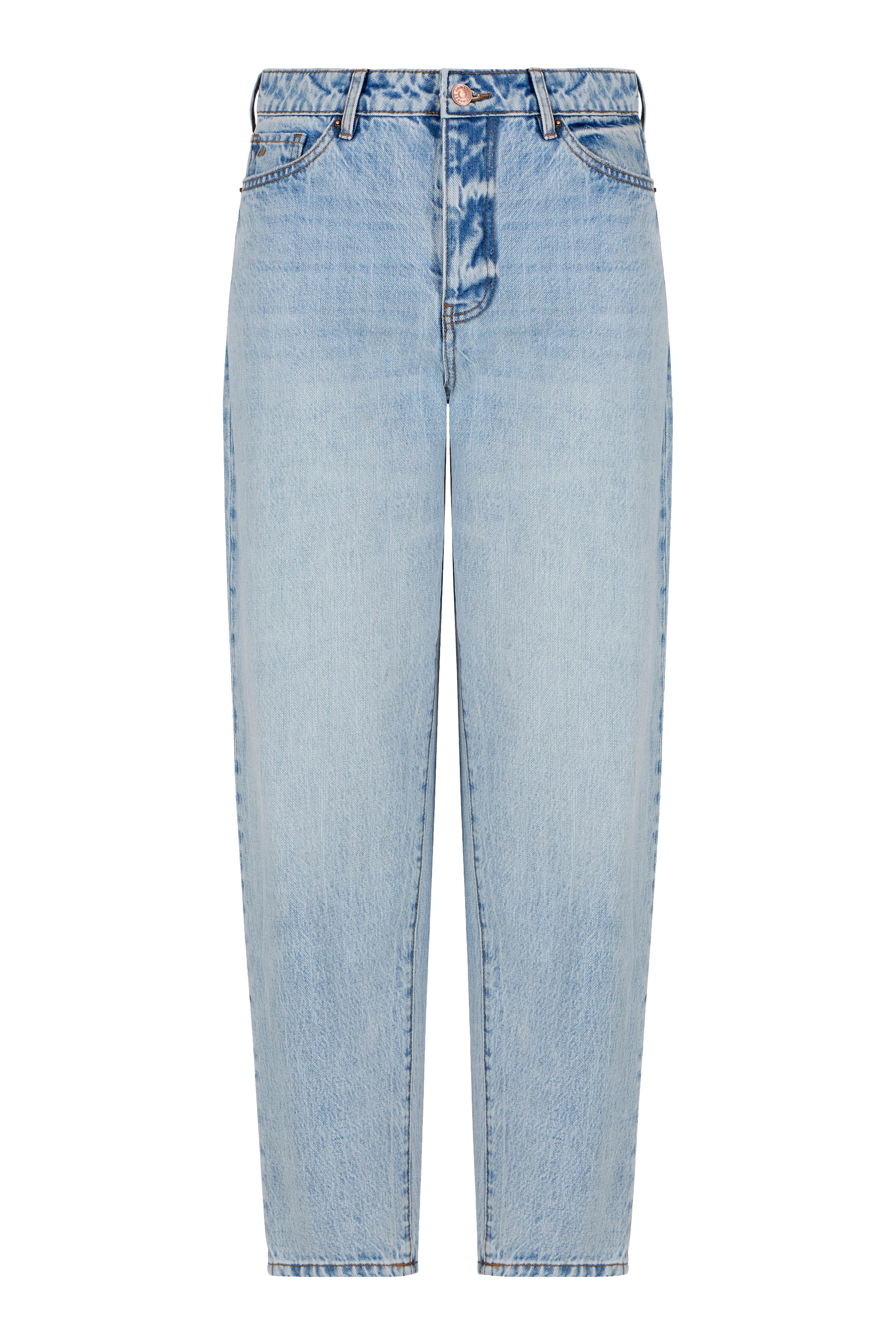 بنطال بقصة ساق ضيقة نحو الأسفل