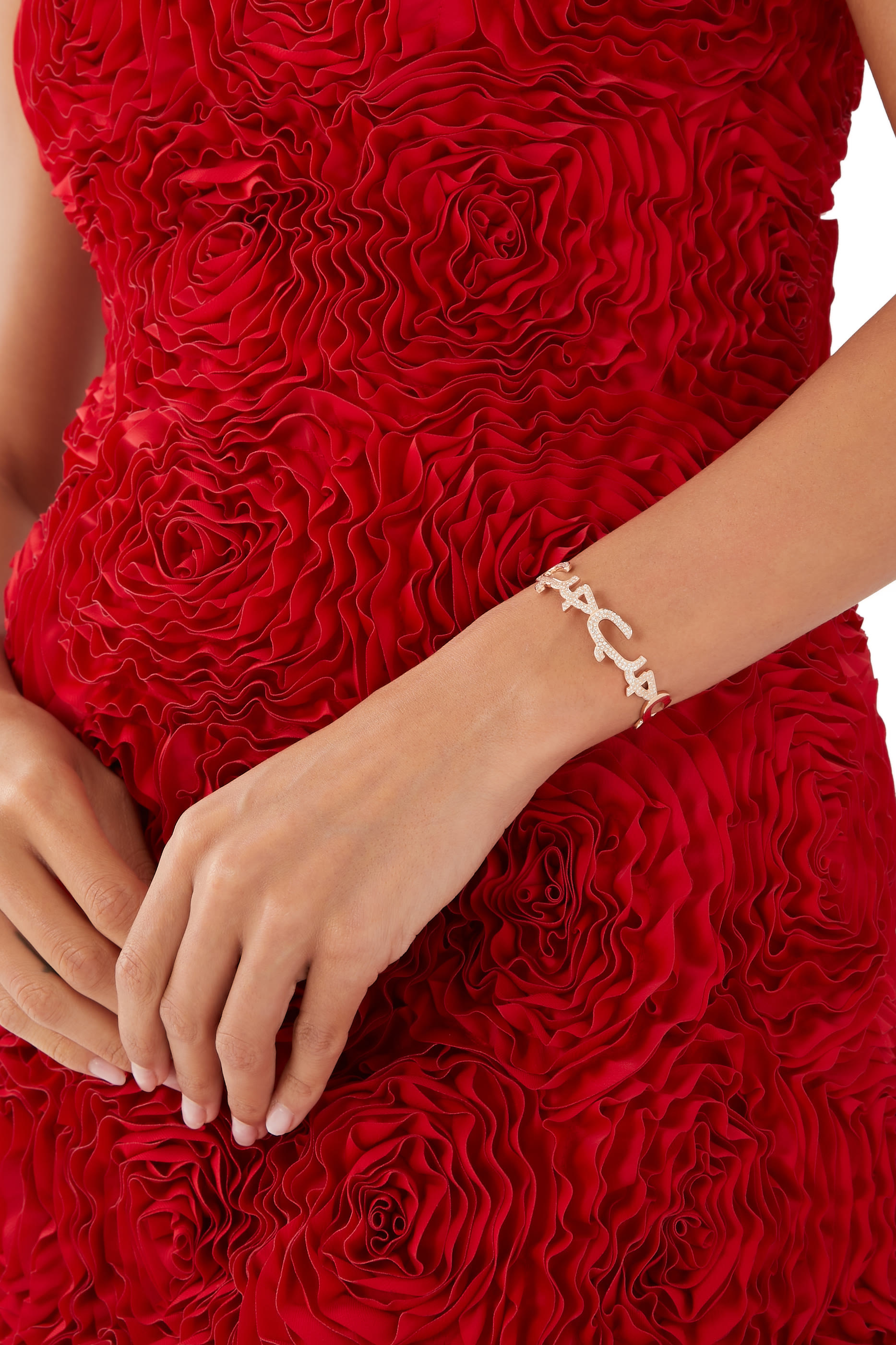 سوار بتصميم كلمة حب مرصع بالماس ذهب وردي عيار 18