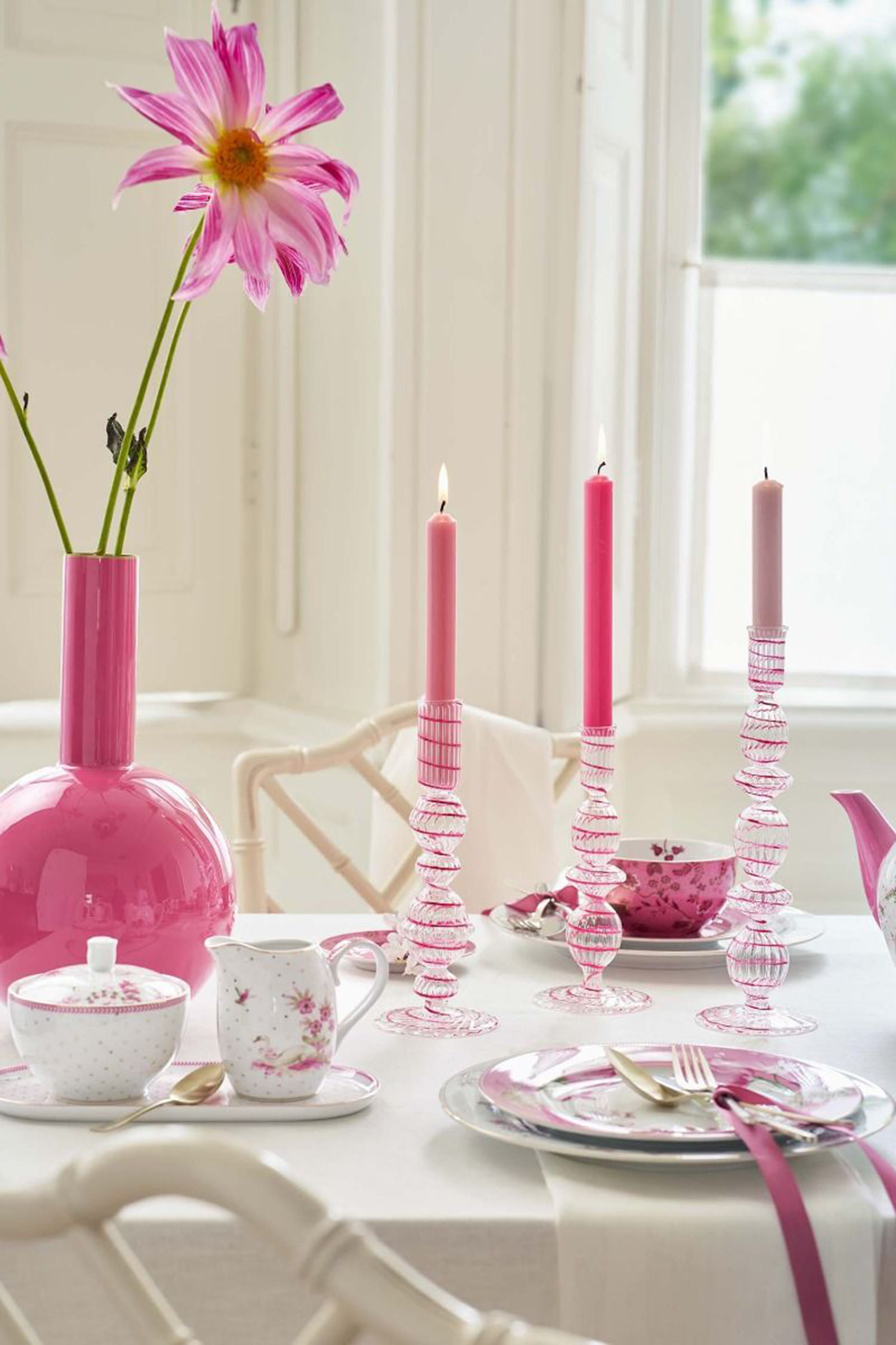 حامل شموع زجاجي بنقشة ملتوية- كبير