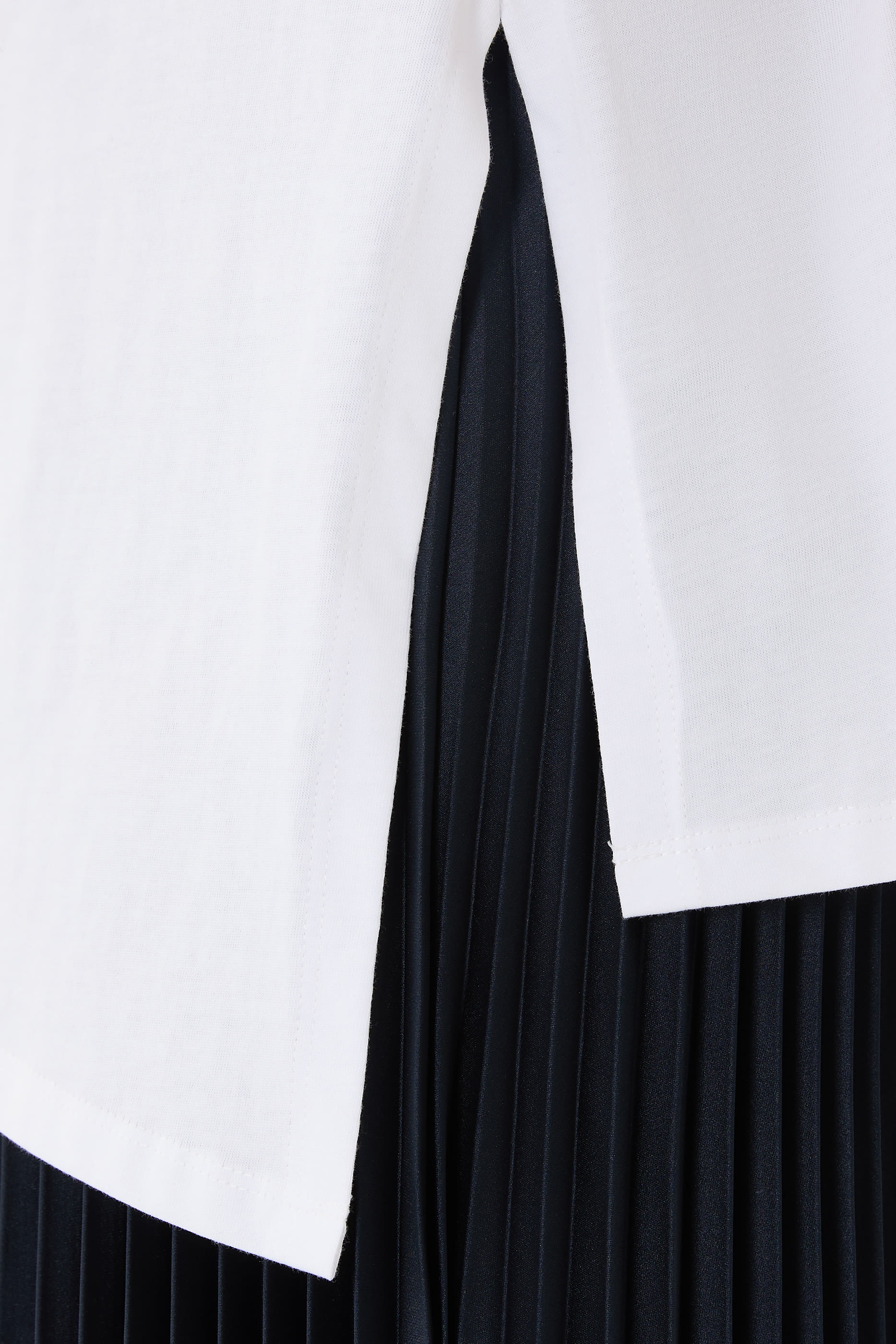 فستان بتيشيرت وتنورة بطيات