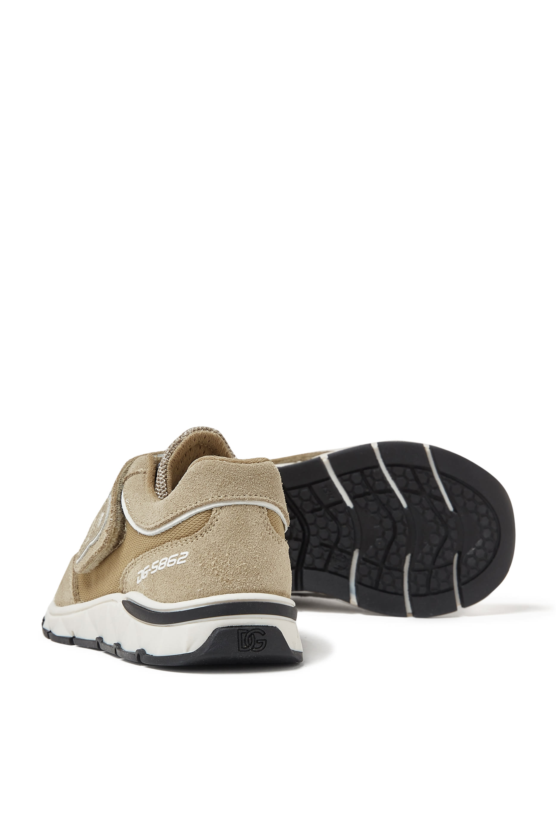 سنيكرو بسير جلد للأطفال