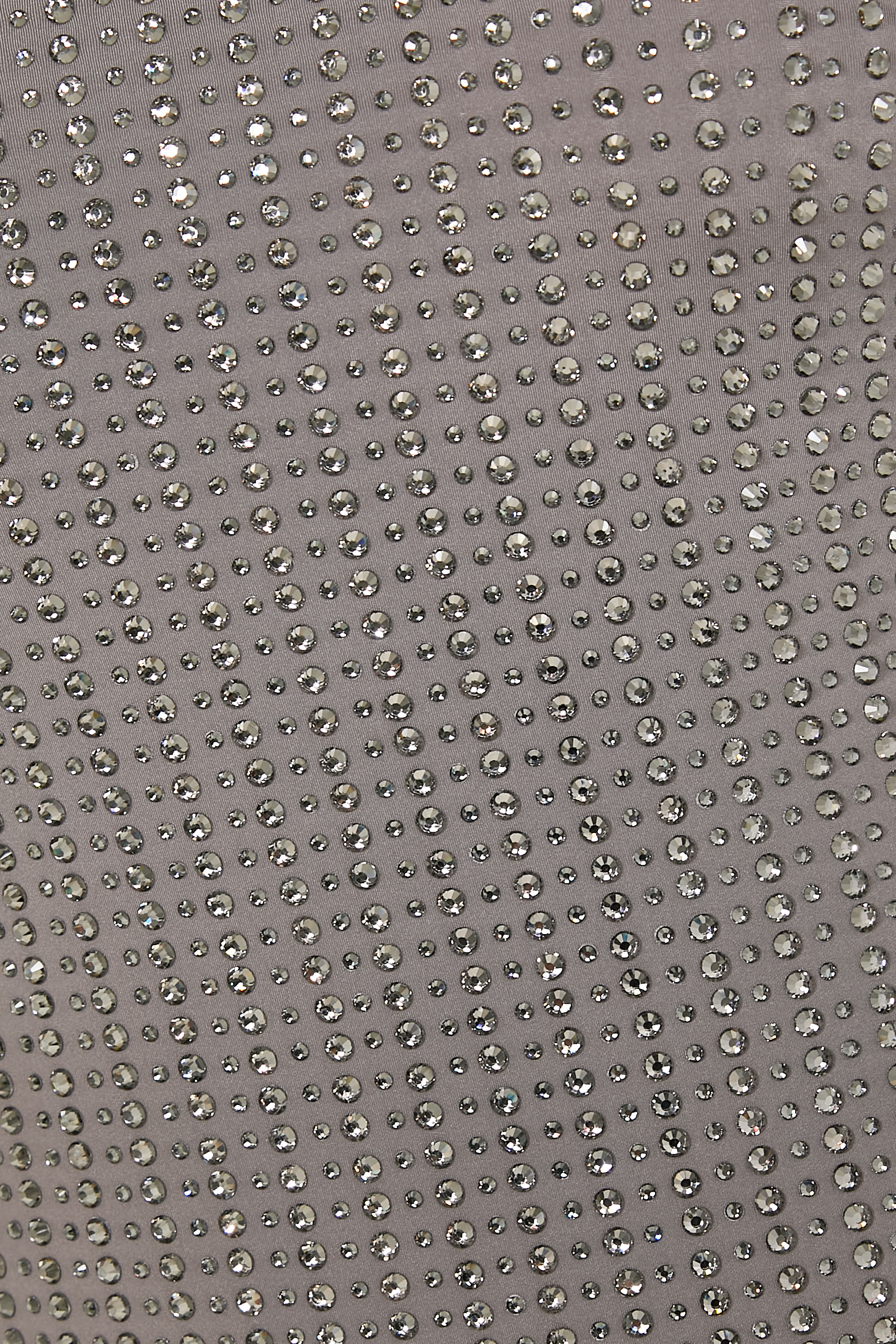 بدلة سباحة بتصميم قطعة واحدة مرصعة بأحجار