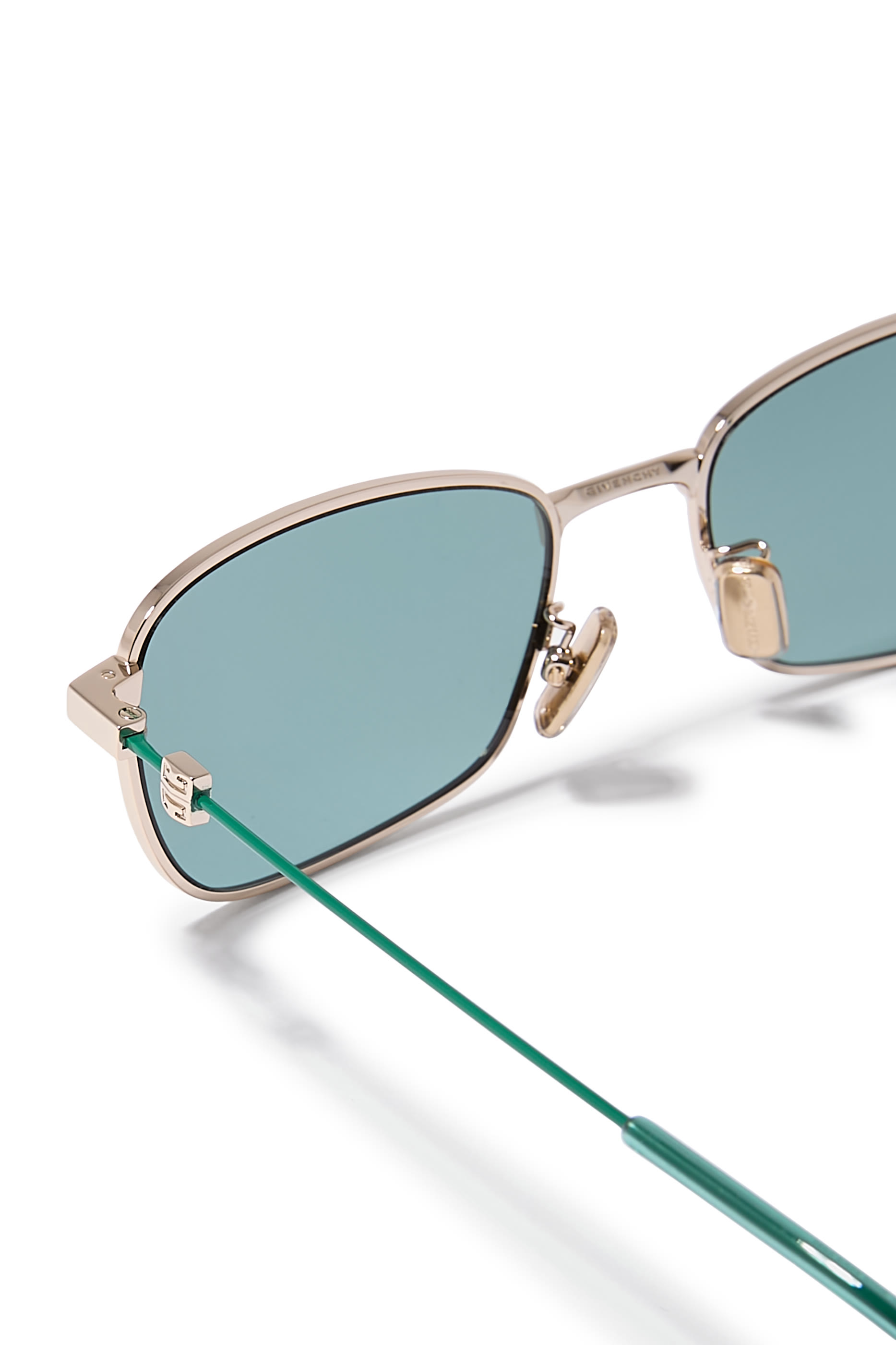 نظارة سبيد شمسية مزينة بشعار الماركة معدن