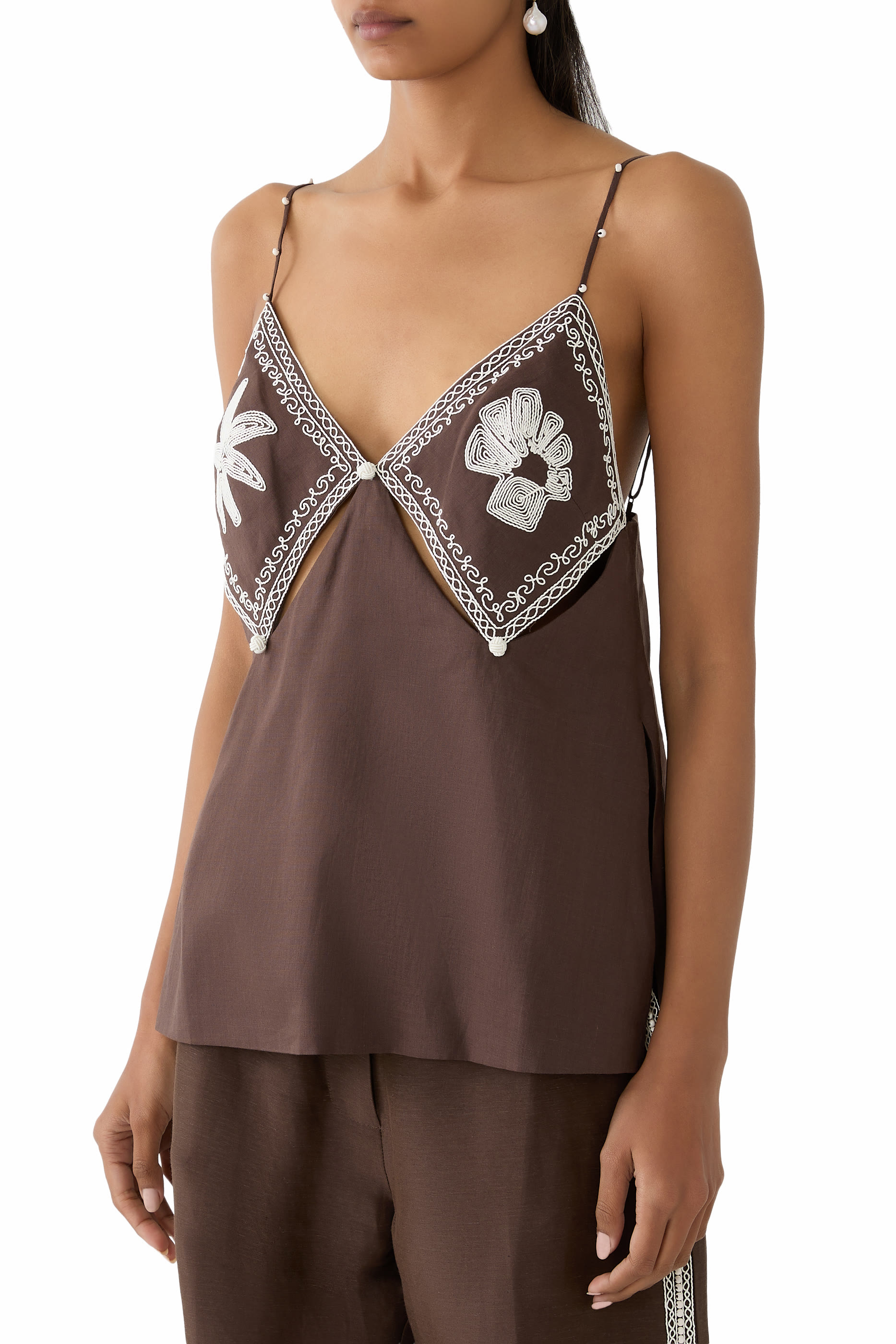 بلوزة كاميسول لياندرا مطرزة بحبال