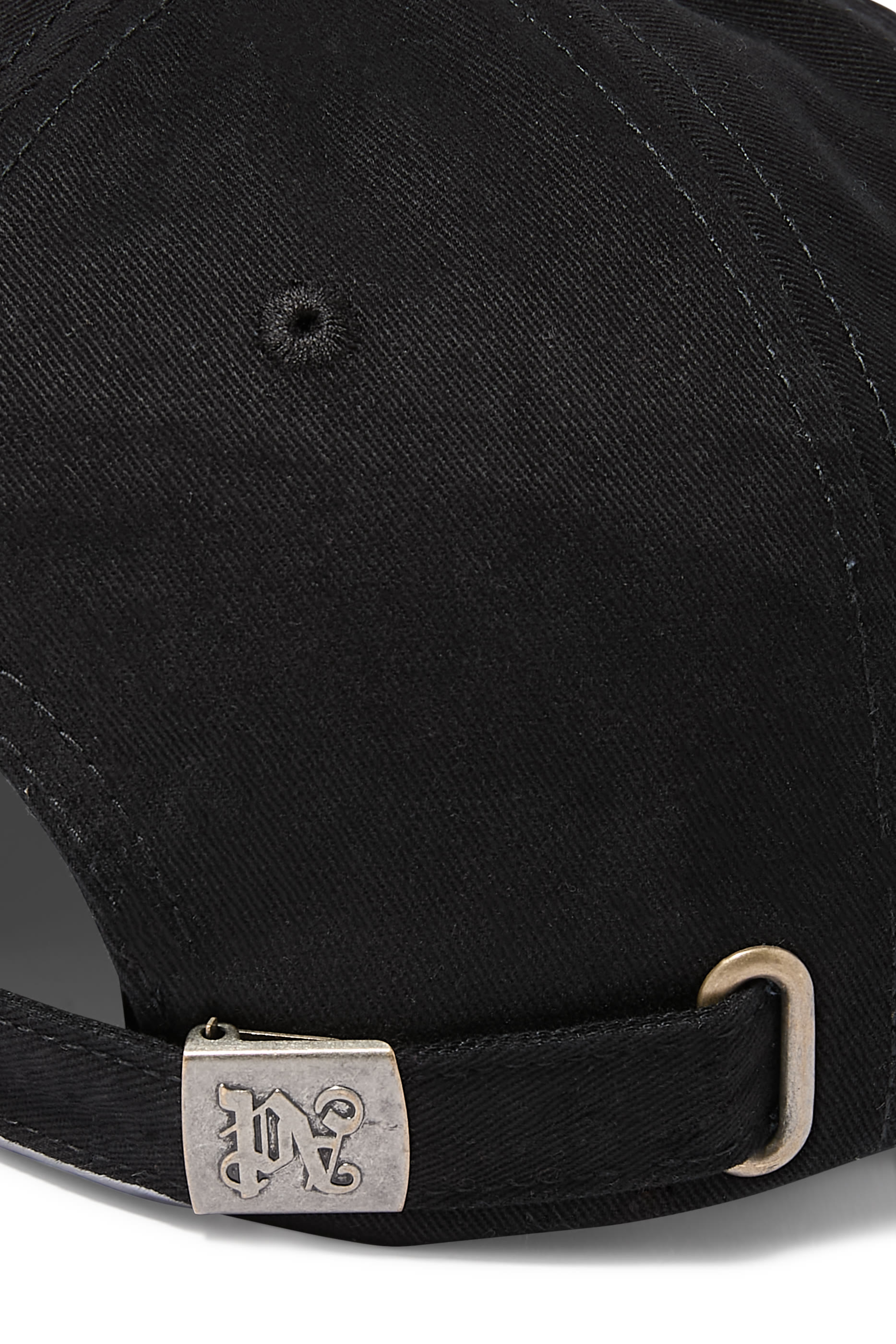  كاب بشعار الماركة بتصميم متموج