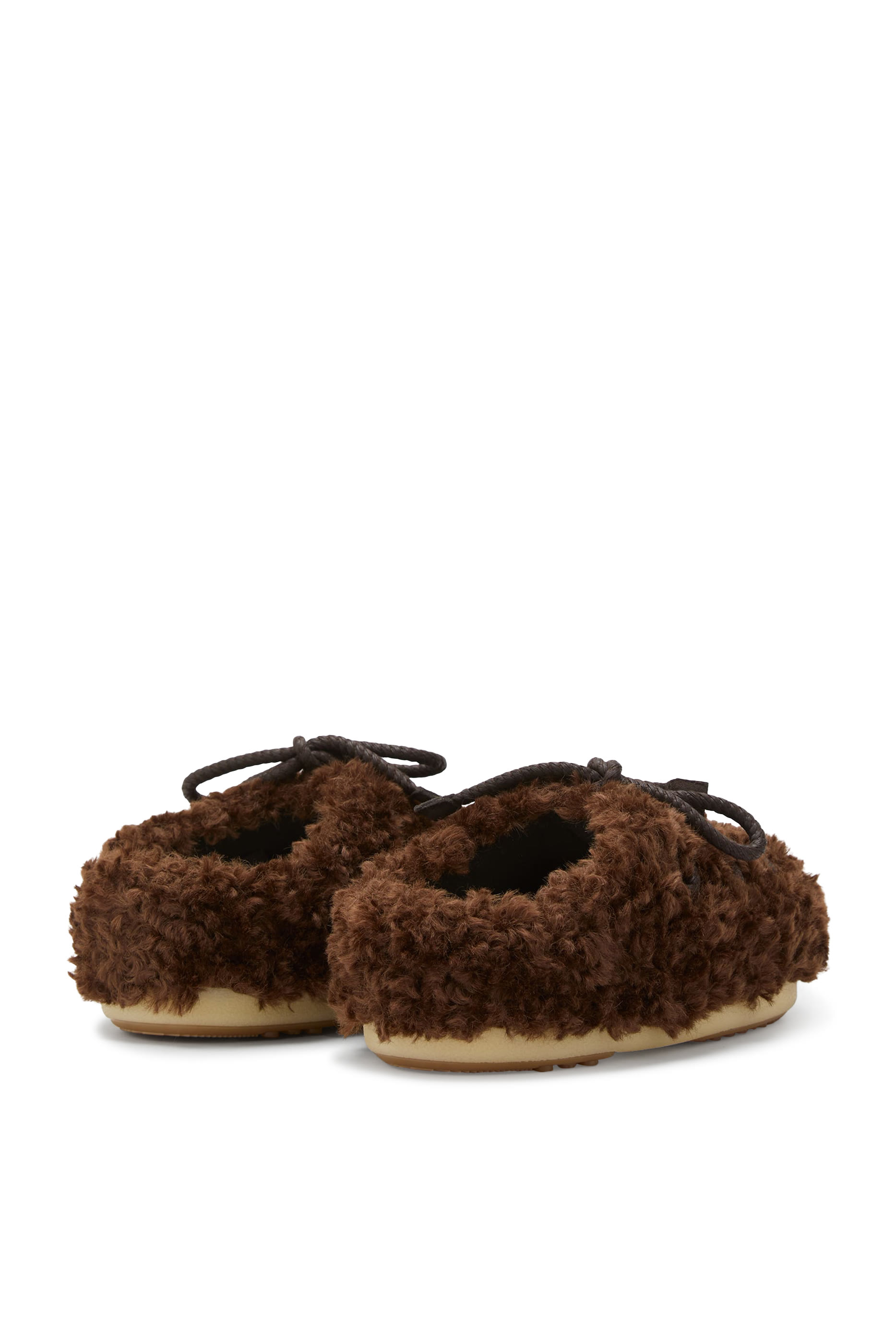 حذاء اي في اكس مفتوح من الخلف فرو صناعي مجعد